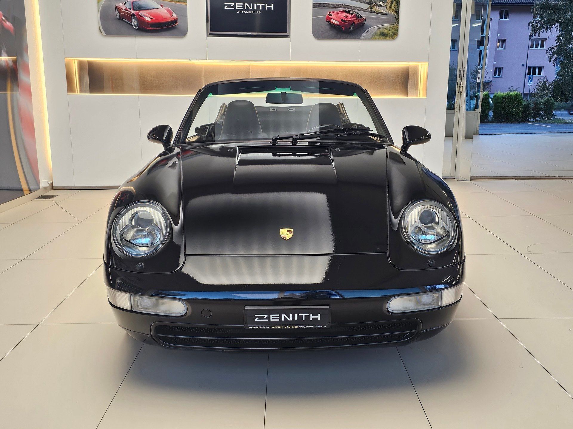 PORSCHE 911 Carrera 4 Cabrio-image-1
