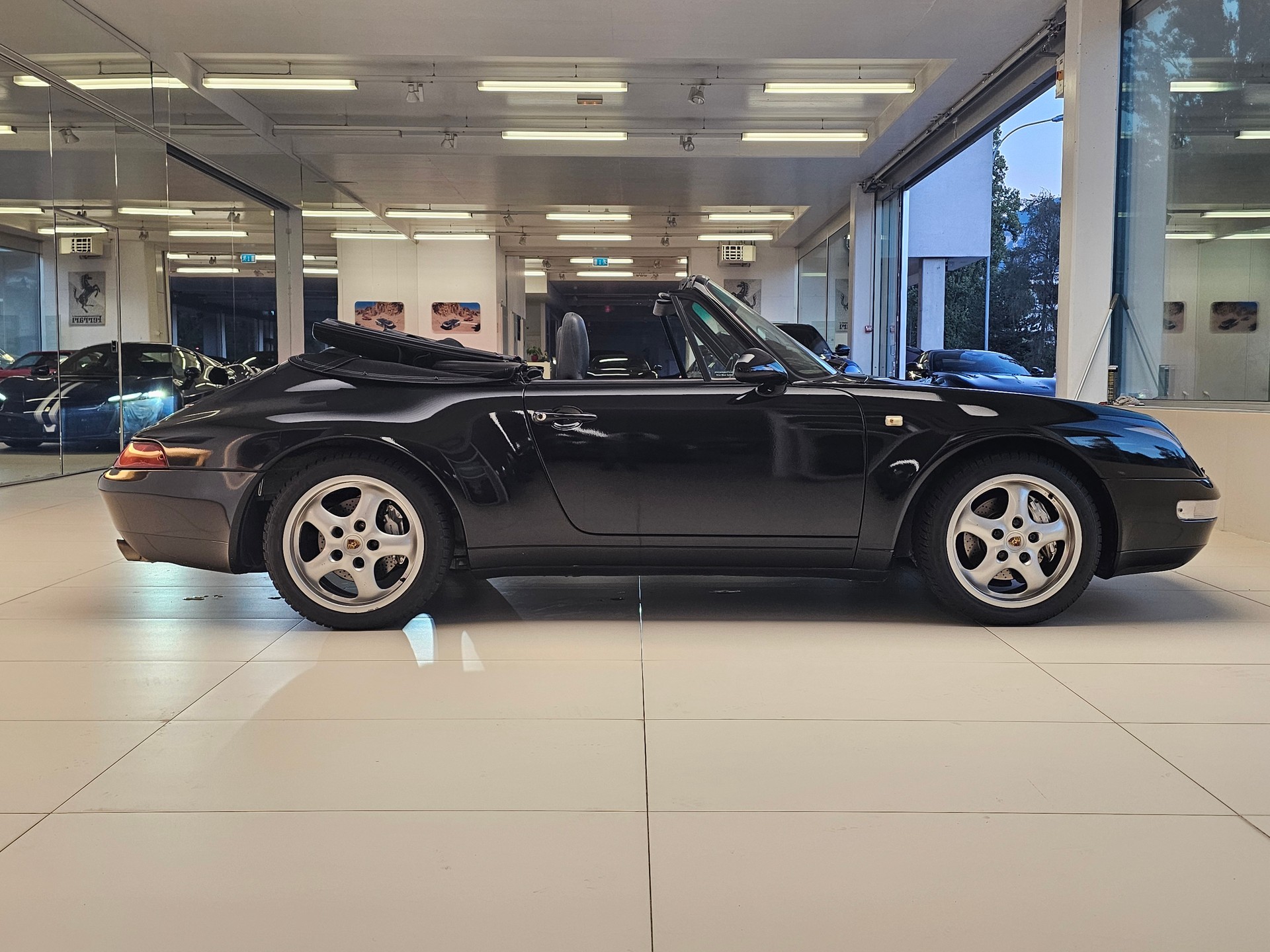 PORSCHE 911 Carrera 4 Cabrio-image-3