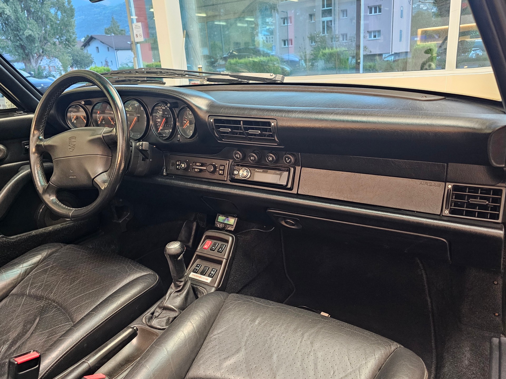 PORSCHE 911 Carrera 4 Cabrio-image-13