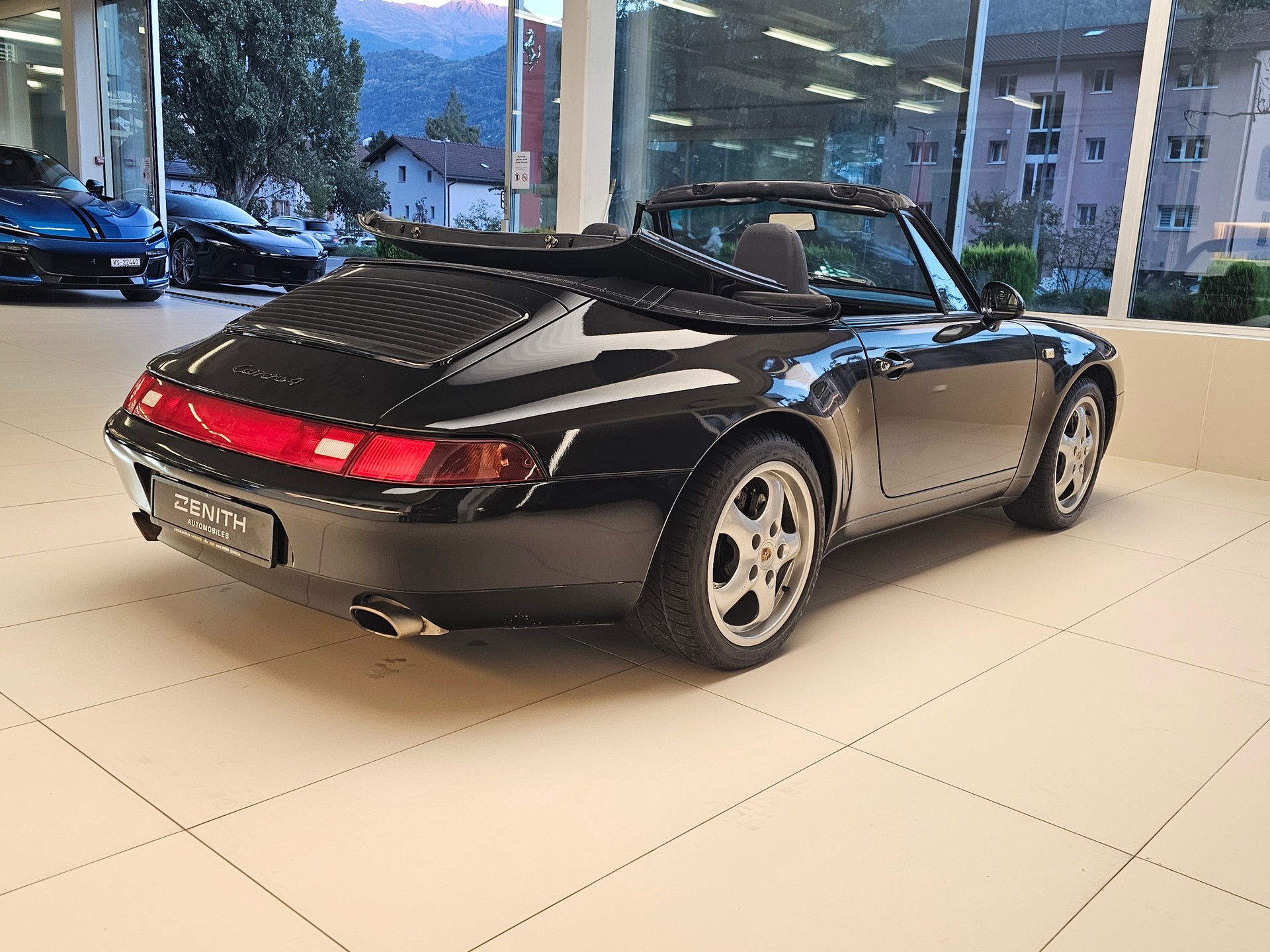 PORSCHE 911 Carrera 4 Cabrio-image-4
