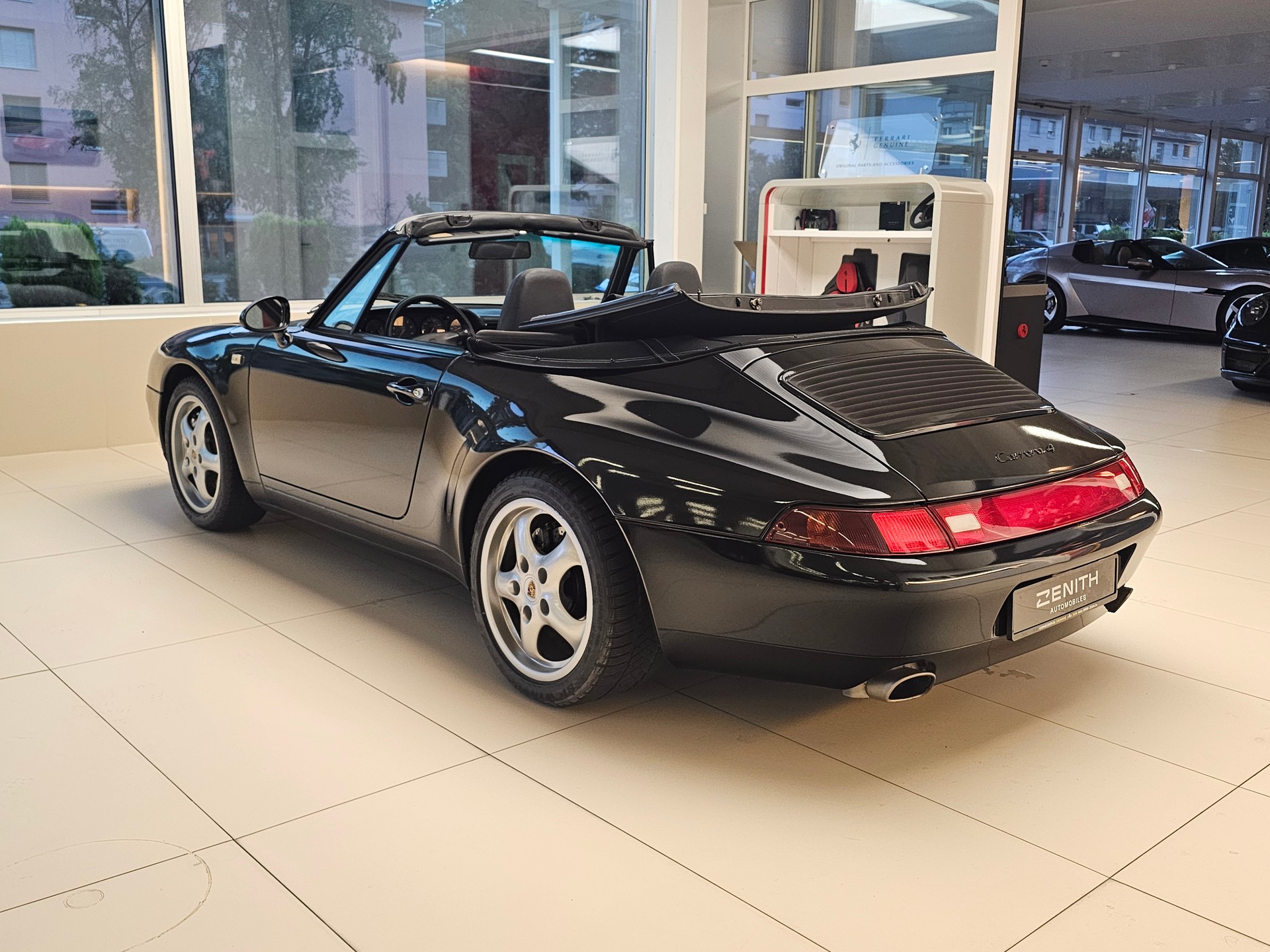 PORSCHE 911 Carrera 4 Cabrio-image-6