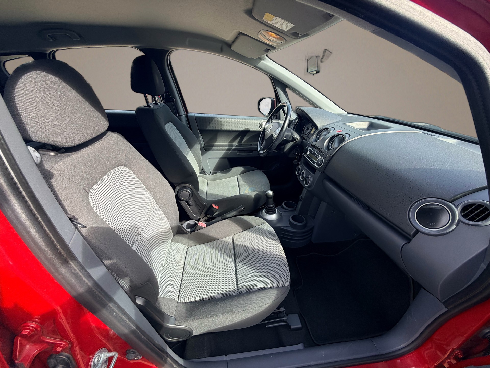 MITSUBISHI Colt 1.3 16V Intense Allshift-image-8