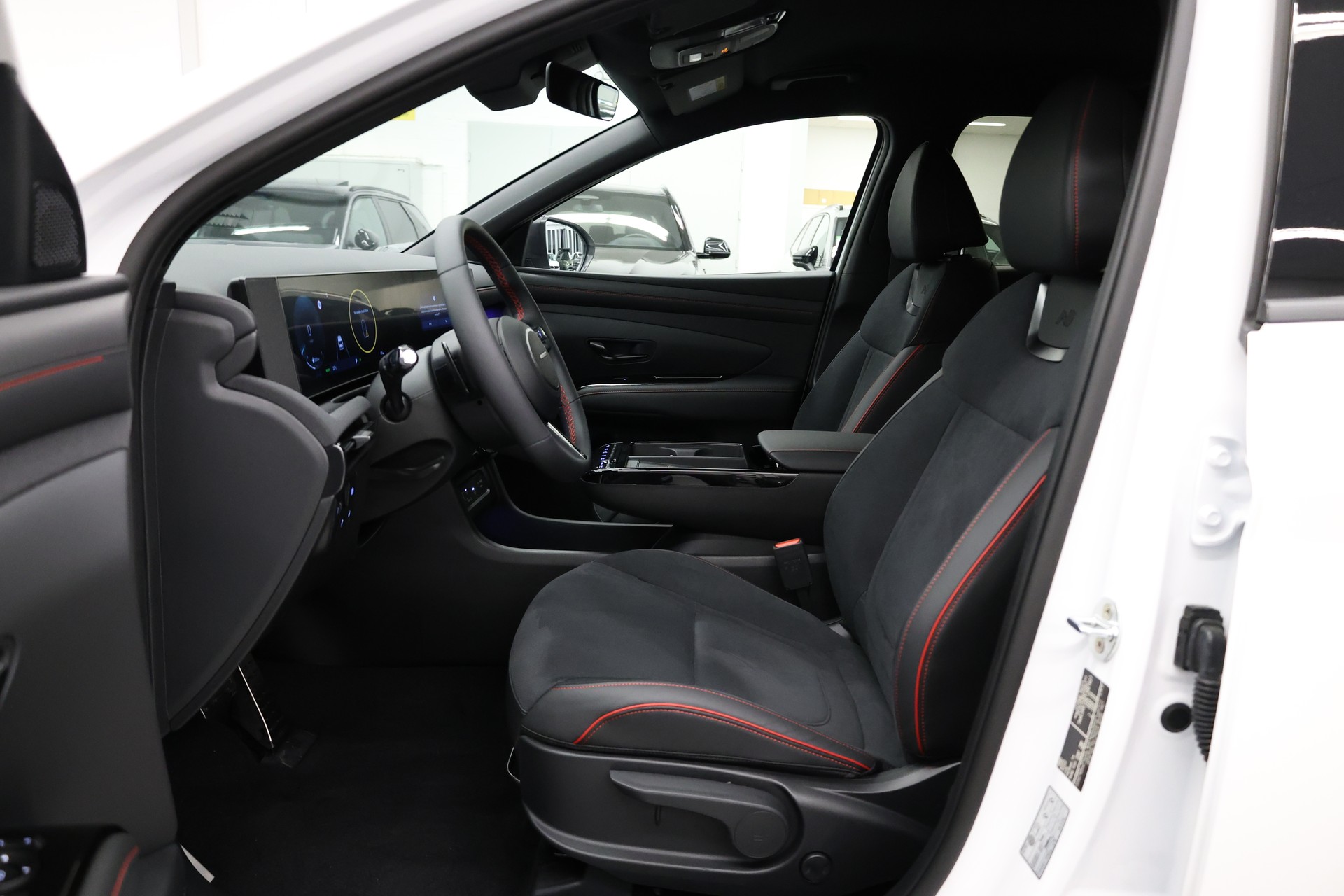 HYUNDAI Tucson 1.6 T-GDi PHEV N-Line 4WD-image-13