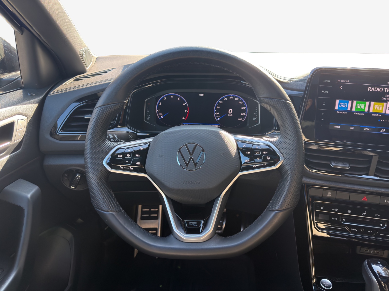 VW T-Roc 2.0 TSI R-Line DSG 4Motion-image-9