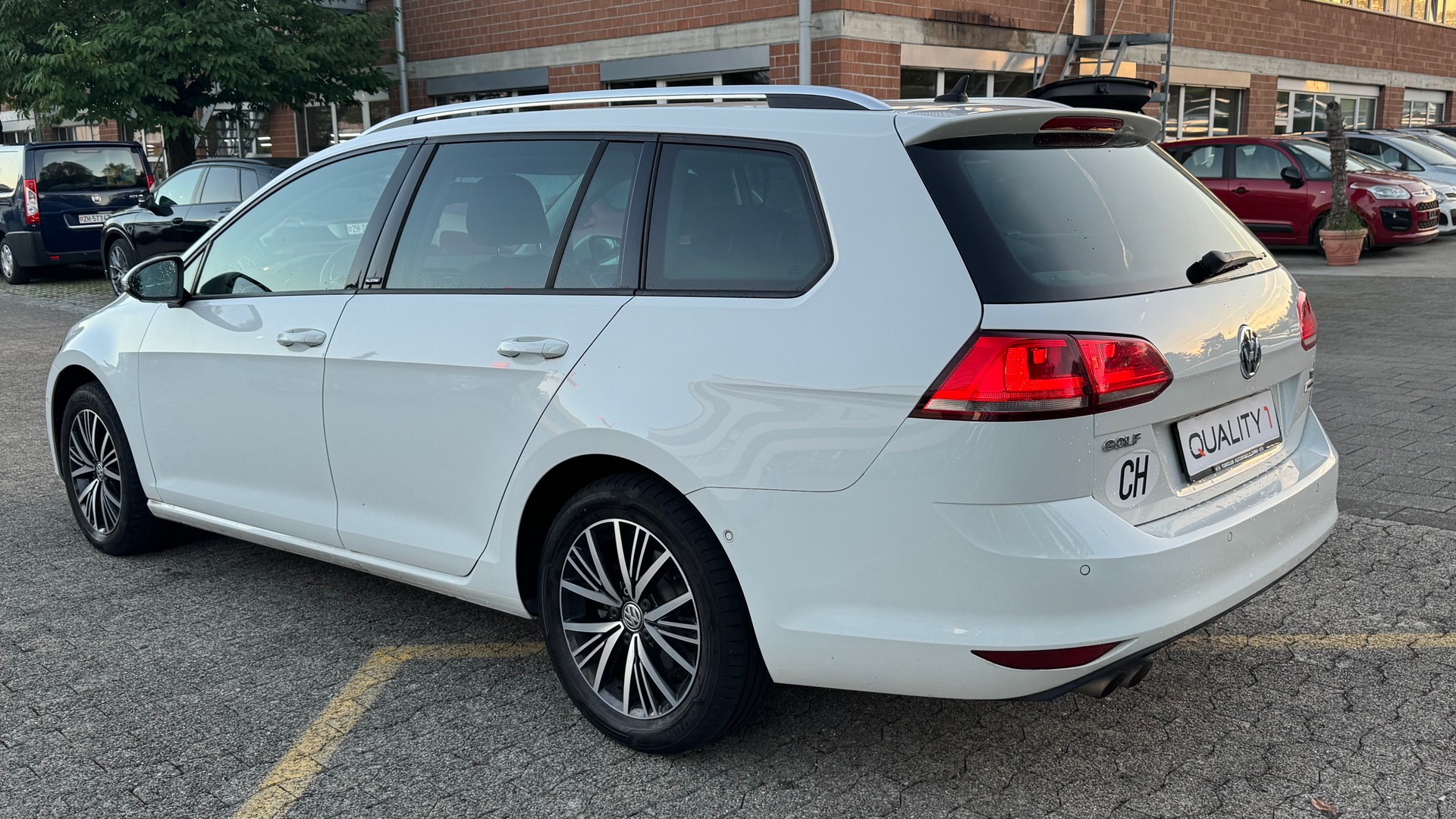 VW Golf Variant 1.4 TSI Allstar DSG-image-4