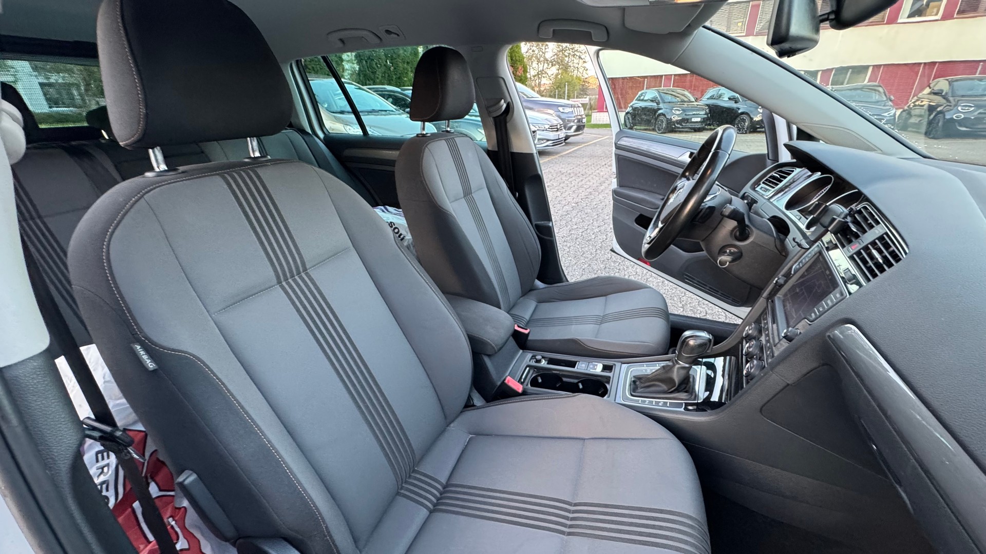 VW Golf Variant 1.4 TSI Allstar DSG-image-8