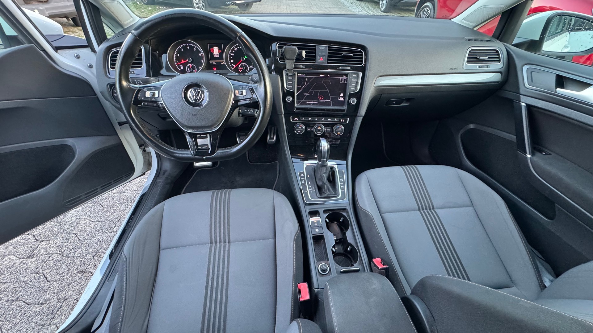 VW Golf Variant 1.4 TSI Allstar DSG-image-6