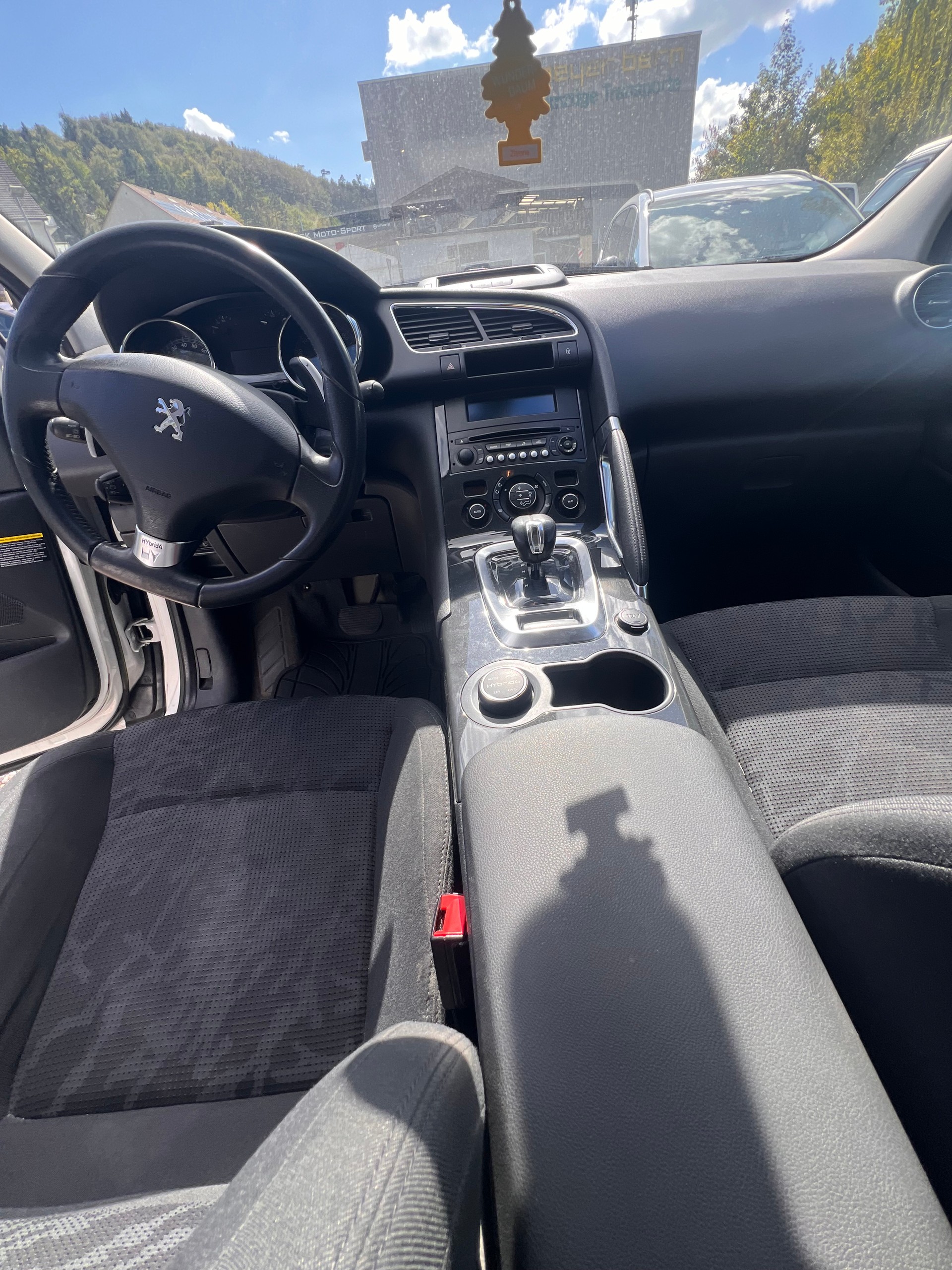 PEUGEOT 3008 HYbrid4 2.0 HDI EGS6-image-7