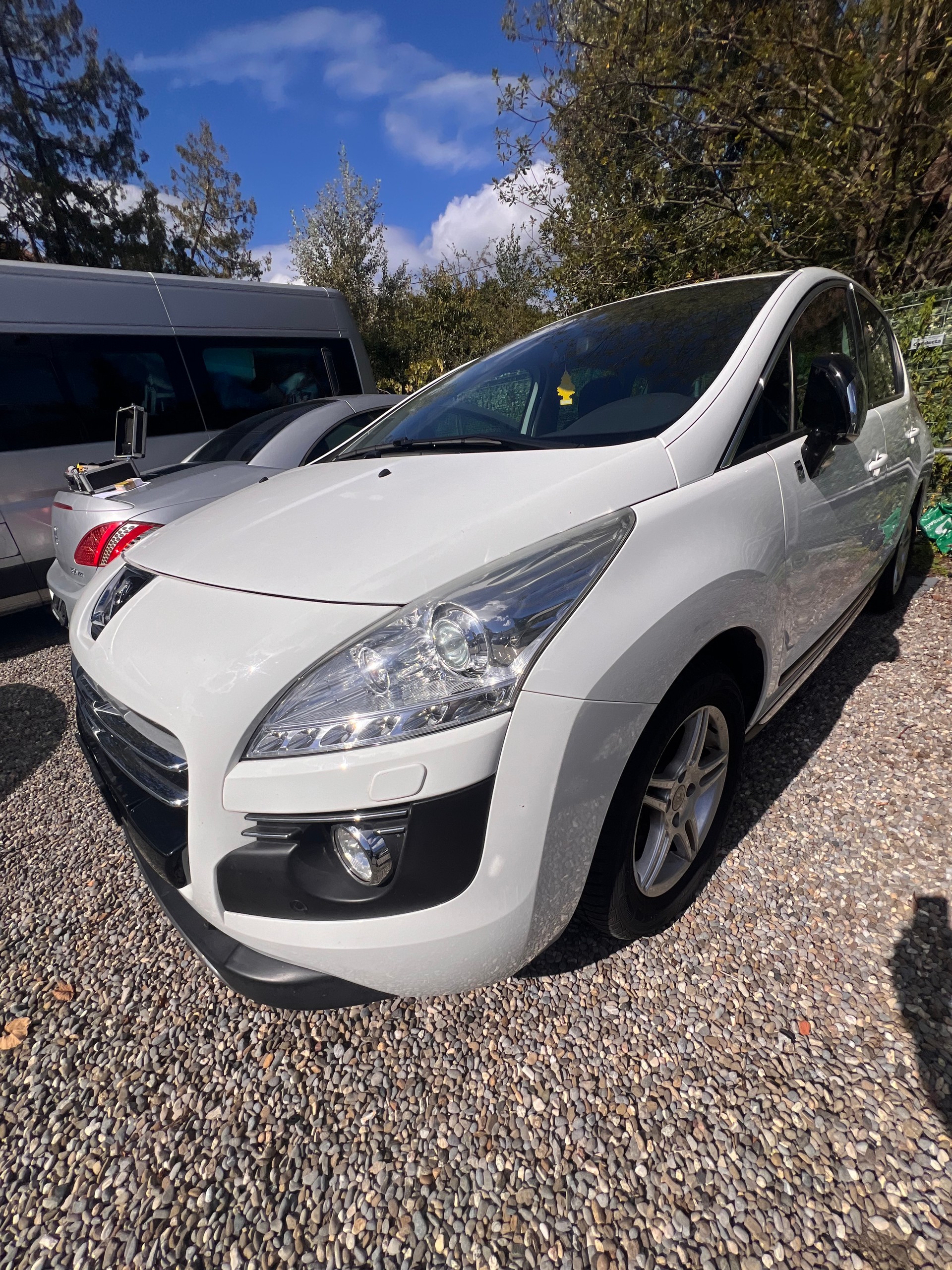 PEUGEOT 3008 HYbrid4 2.0 HDI EGS6-image-1