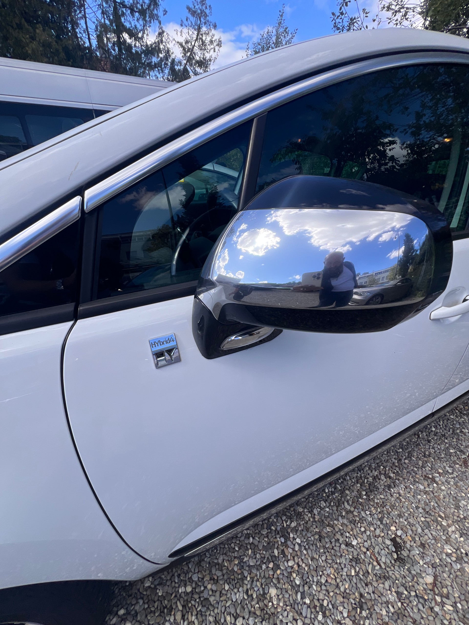 PEUGEOT 3008 HYbrid4 2.0 HDI EGS6-image-12