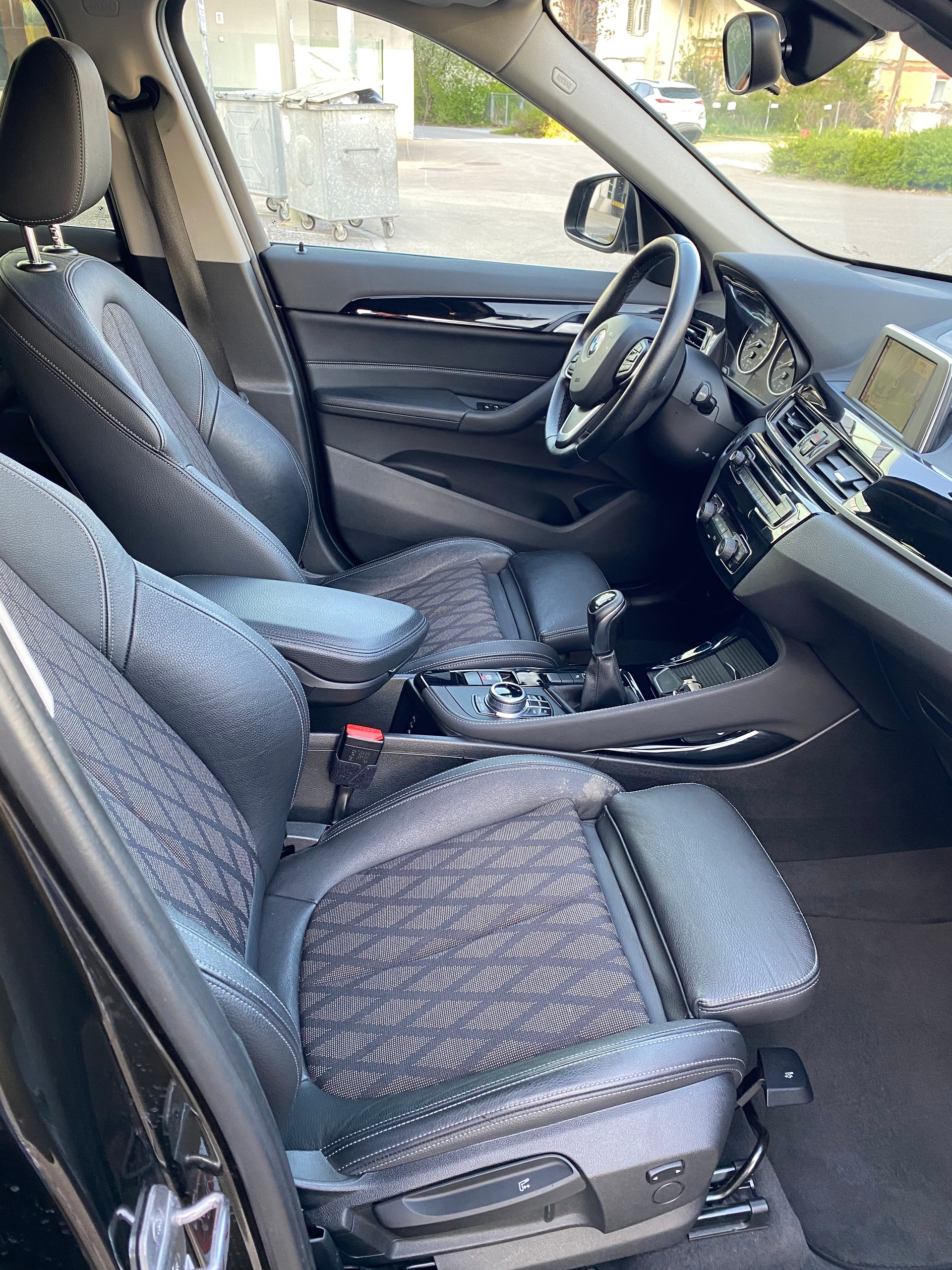 BMW X1 sDrive 18d-image-8