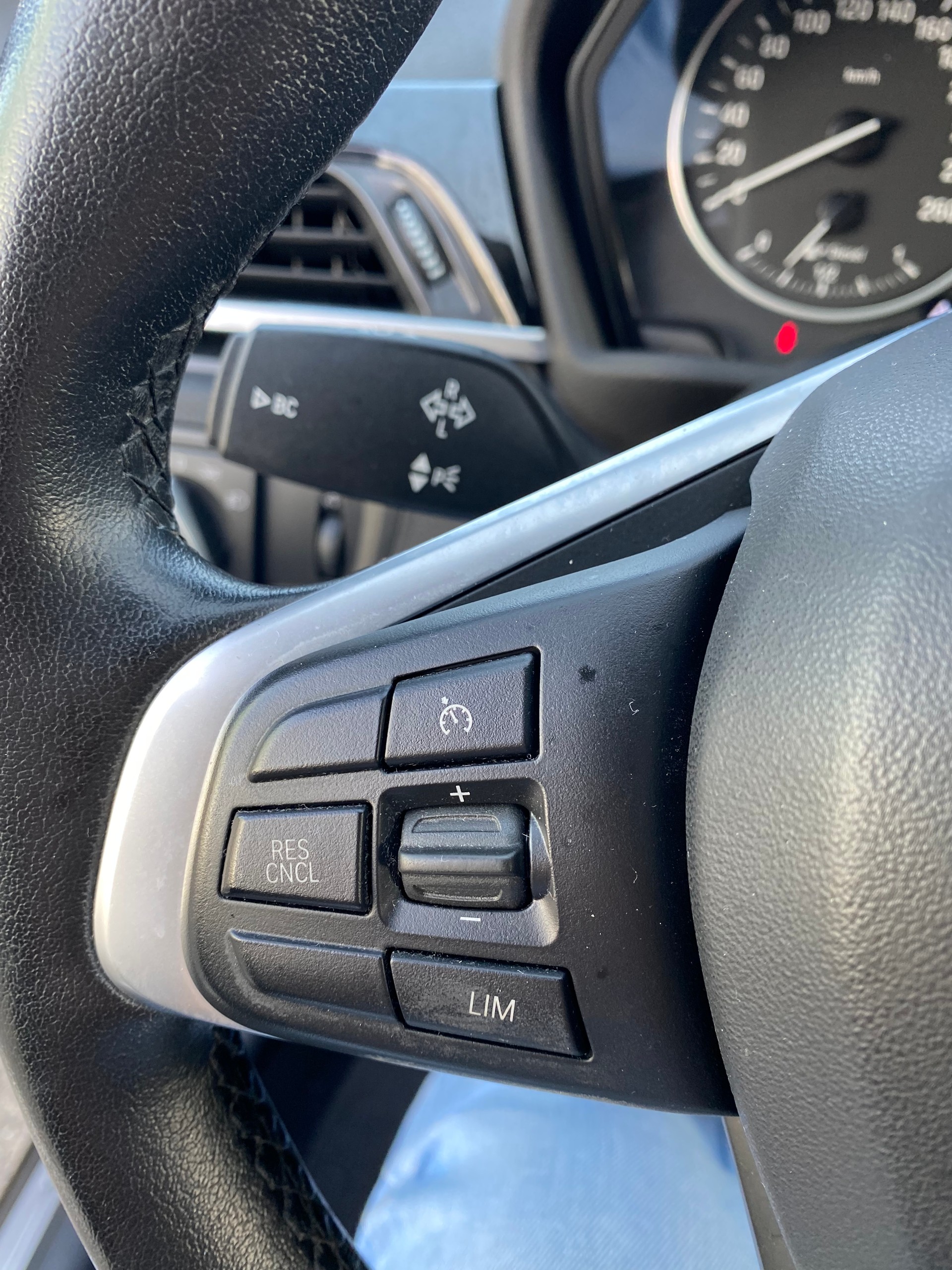 BMW X1 sDrive 18d-image-6