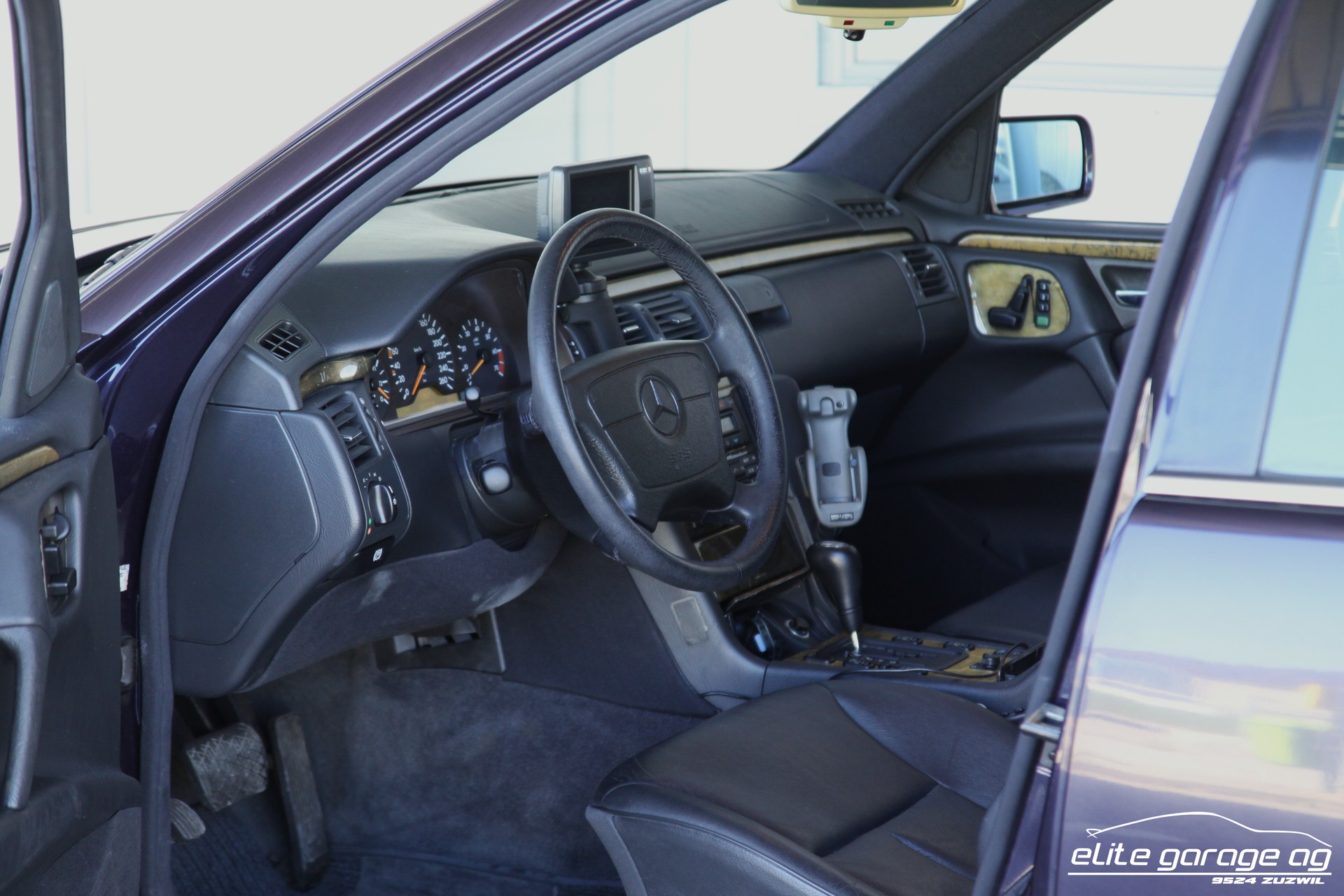 MERCEDES-BENZ E 420 Avantgarde Automatic-image-10