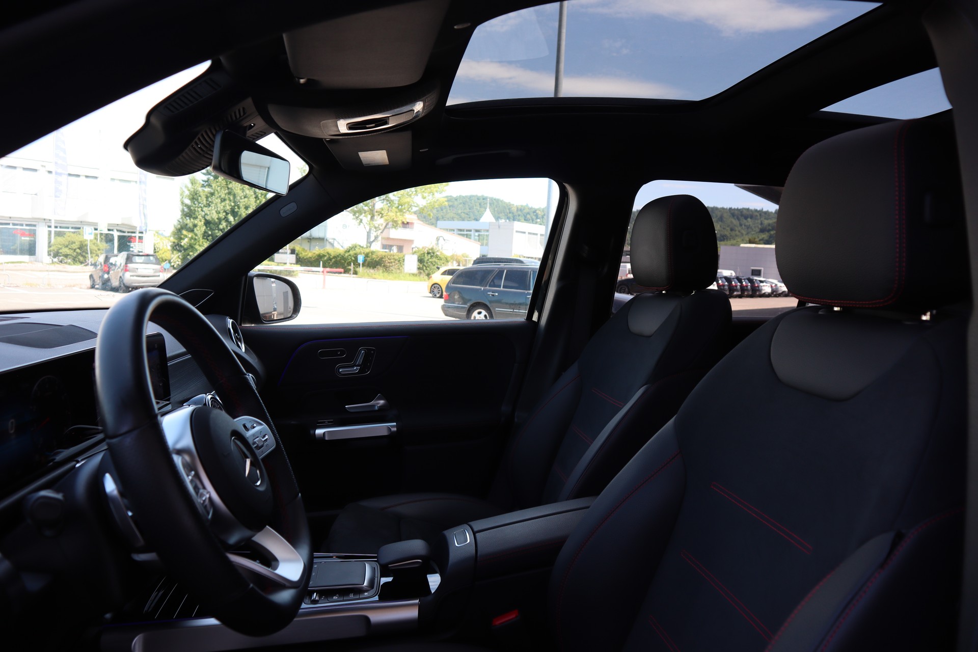 MERCEDES-BENZ GLB 250 4Matic AMG Line 8G-Tronic-image-3