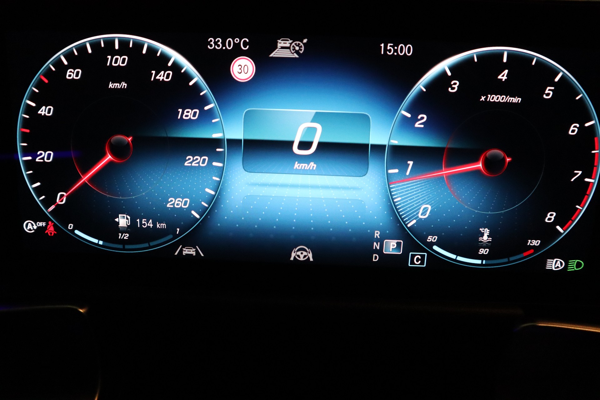 MERCEDES-BENZ GLB 250 4Matic AMG Line 8G-Tronic-image-24
