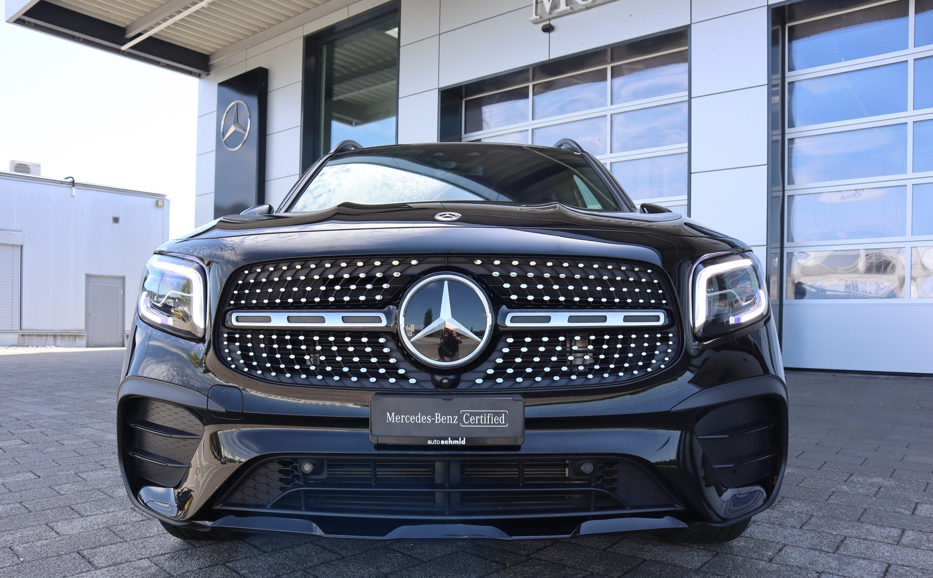 MERCEDES-BENZ GLB 250 4Matic AMG Line 8G-Tronic-image-2