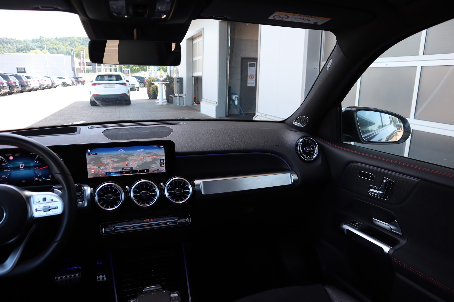 MERCEDES-BENZ GLB 250 4Matic AMG Line 8G-Tronic-image-6