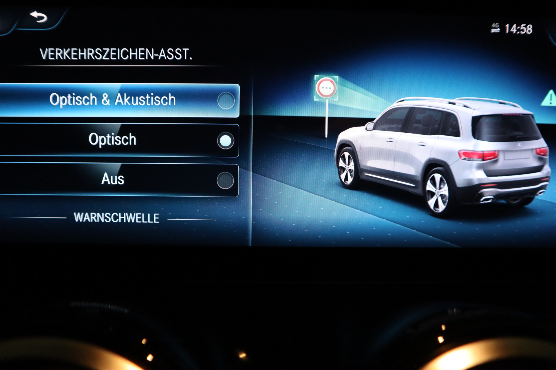 MERCEDES-BENZ GLB 250 4Matic AMG Line 8G-Tronic-image-10