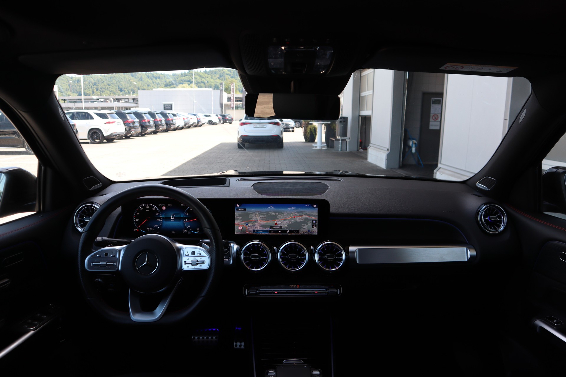 MERCEDES-BENZ GLB 250 4Matic AMG Line 8G-Tronic-image-4