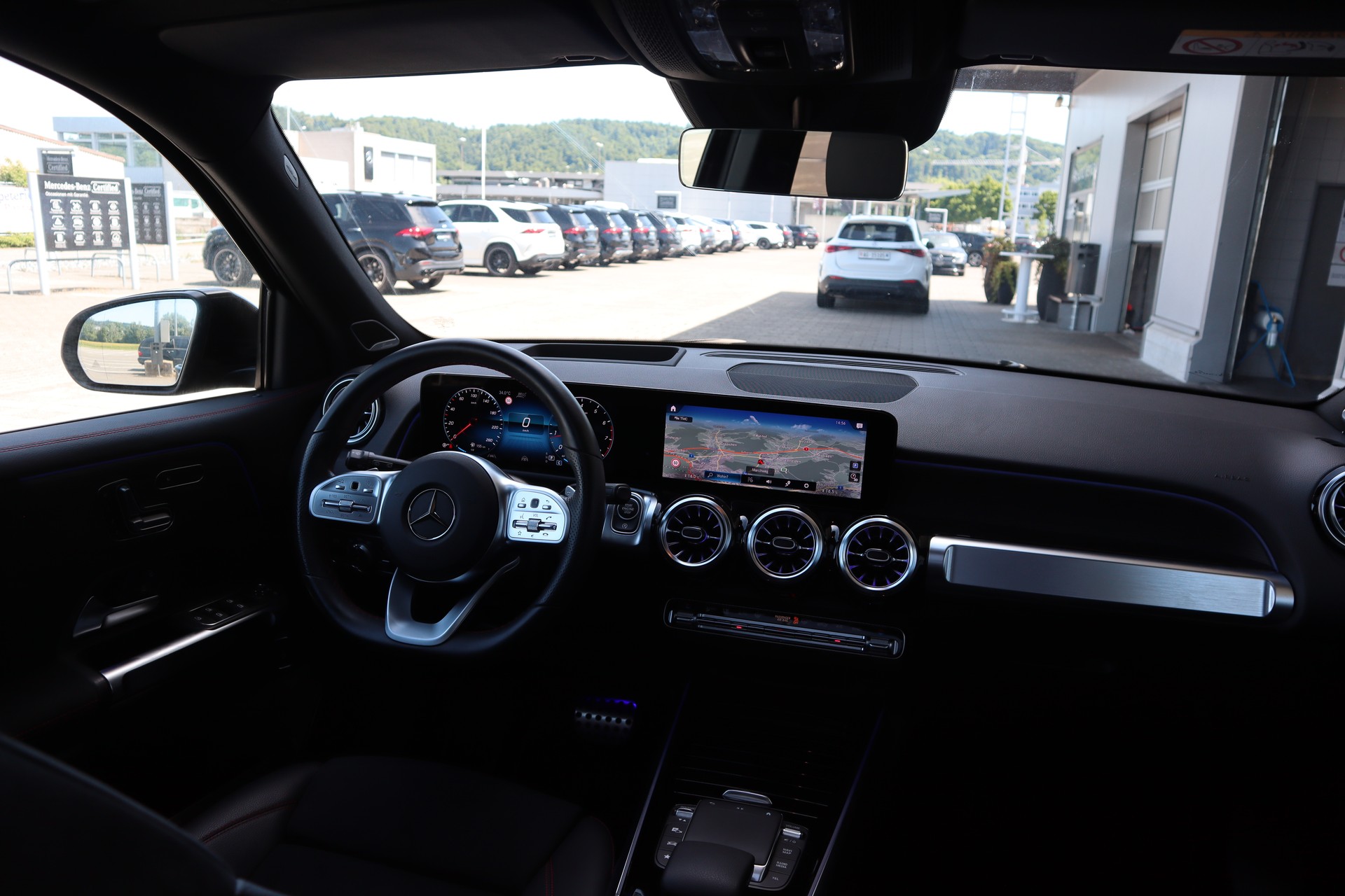 MERCEDES-BENZ GLB 250 4Matic AMG Line 8G-Tronic-image-5