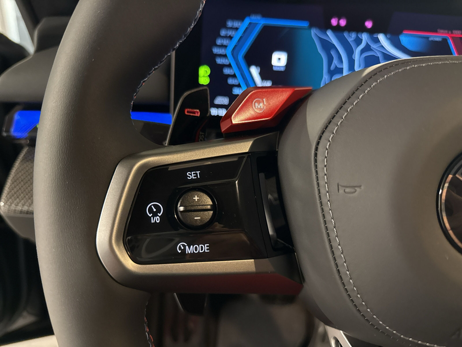 BMW M5 xDrive Touring-image-14