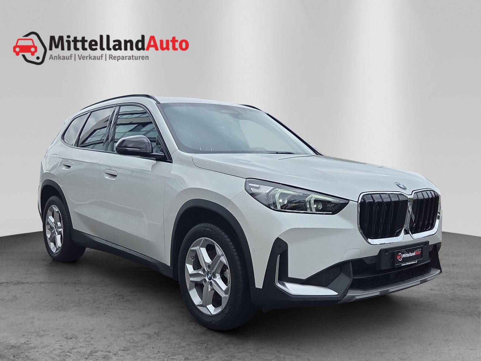 BMW X1 xDrive 23i 48V-image-2