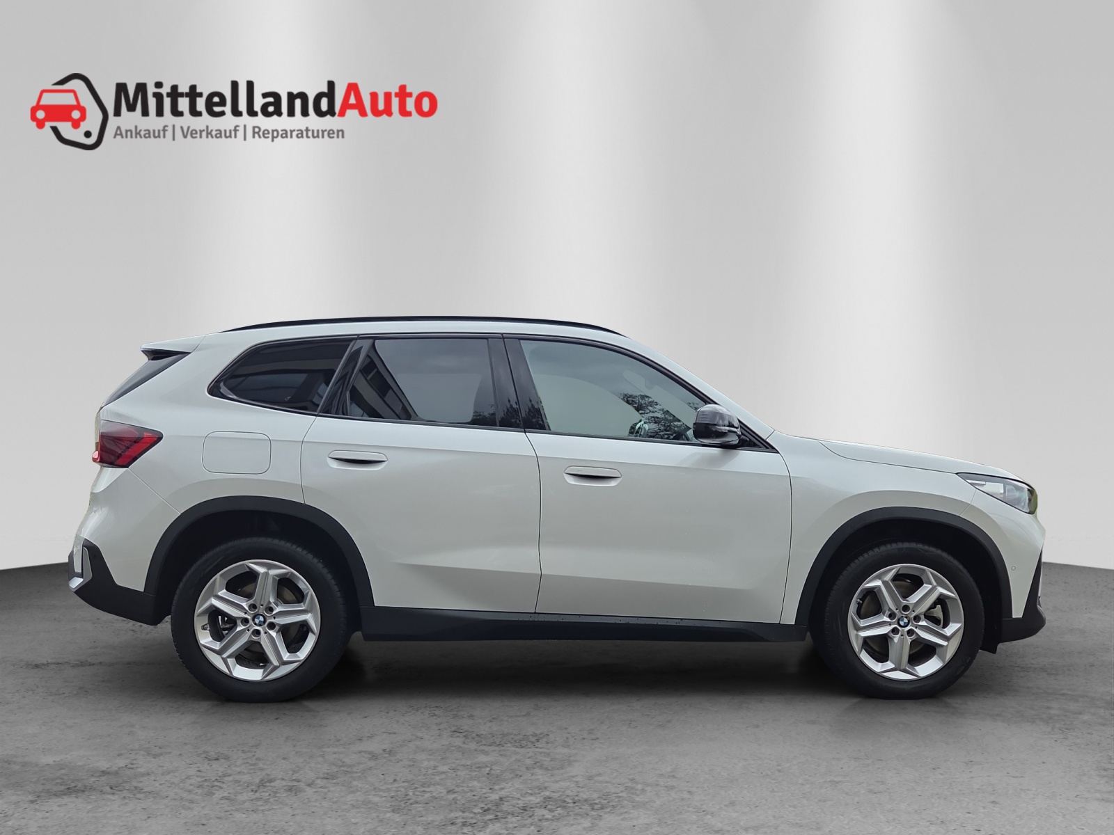 BMW X1 xDrive 23i 48V-image-3