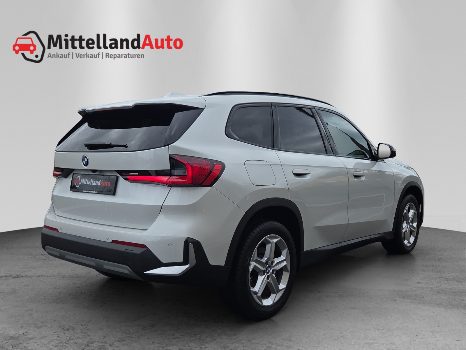 BMW X1 xDrive 23i 48V-image-10