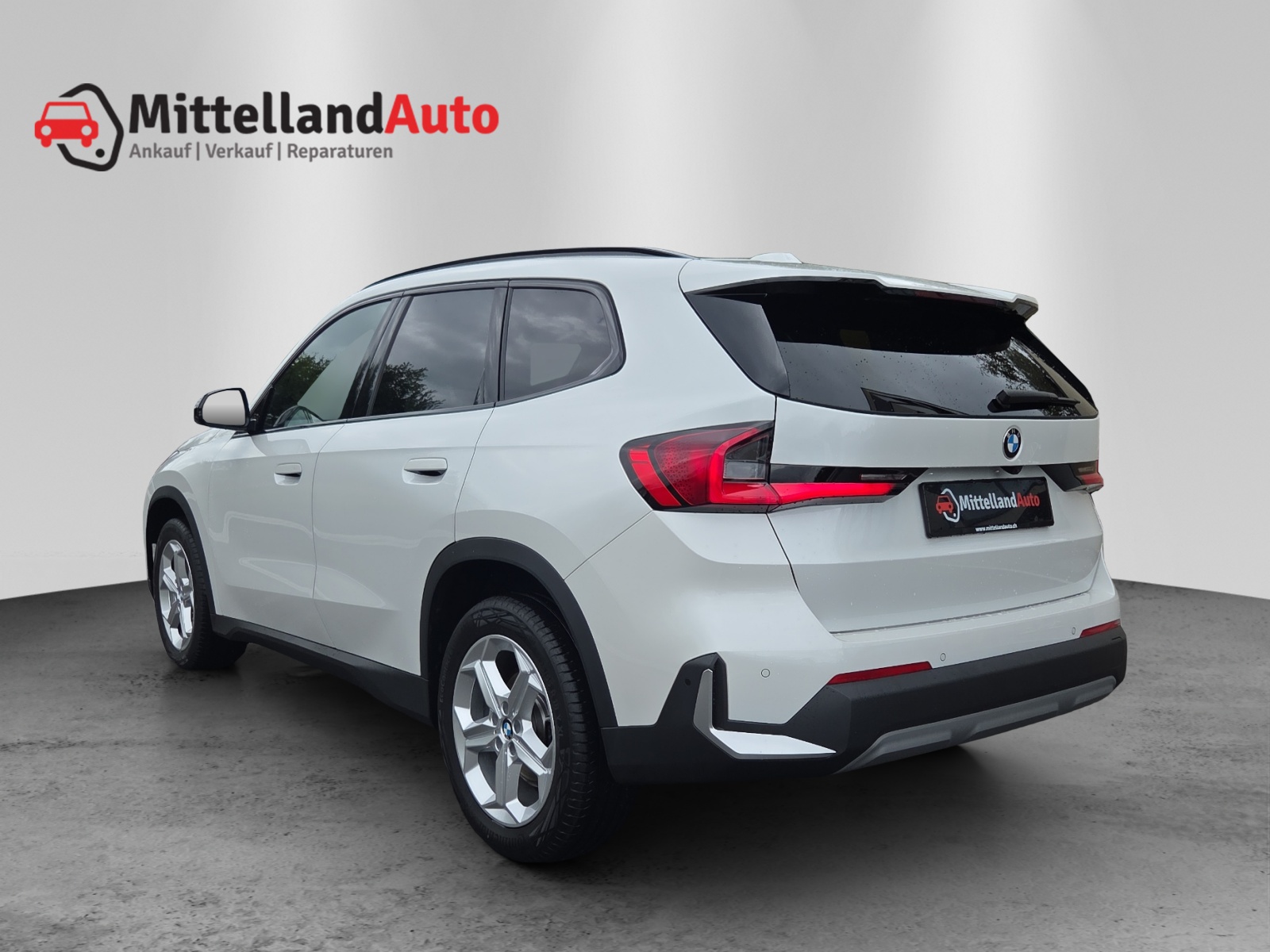 BMW X1 xDrive 23i 48V-image-12