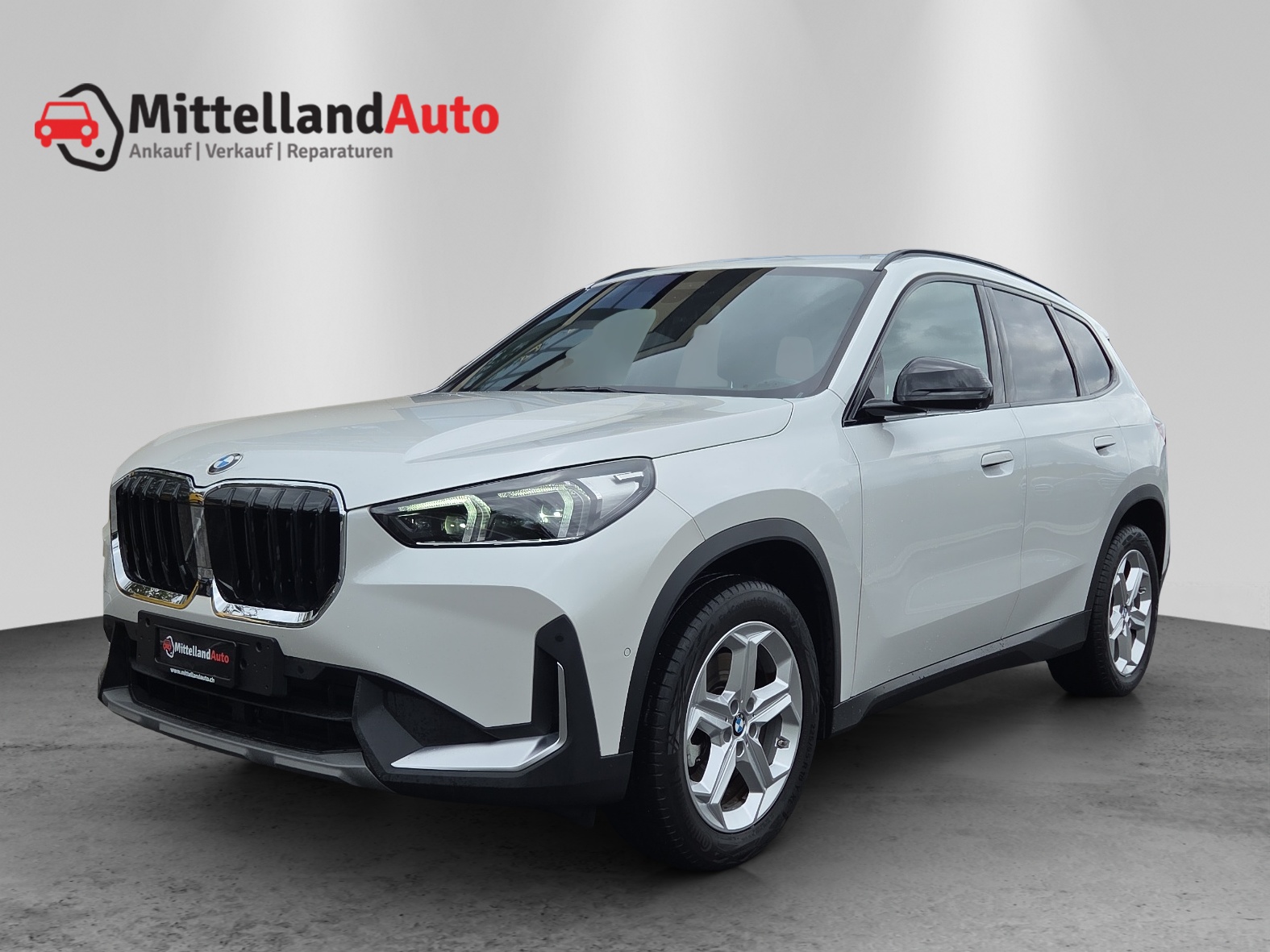 BMW X1 xDrive 23i 48V-image-0