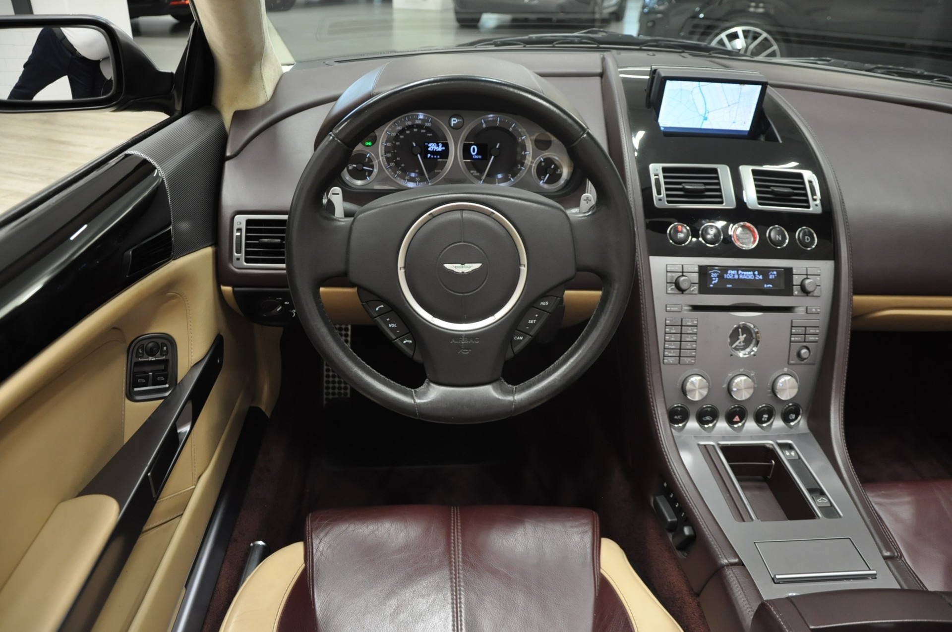 ASTON MARTIN DB9 Volante Touchtronic 2-image-18