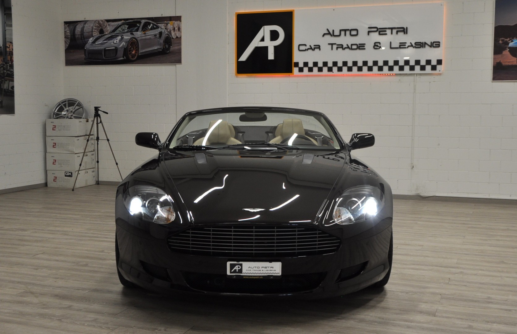 ASTON MARTIN DB9 Volante Touchtronic 2-showroom-element-1