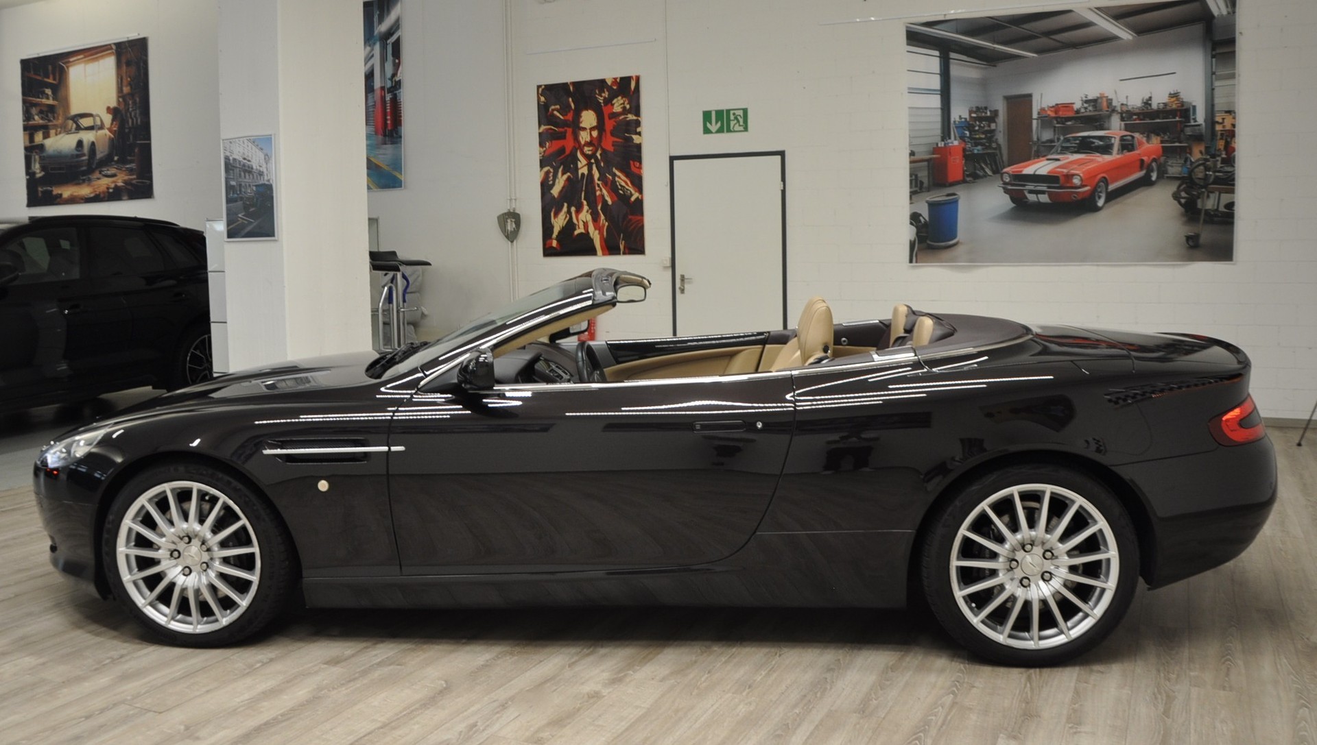 ASTON MARTIN DB9 Volante Touchtronic 2-showroom-element-3
