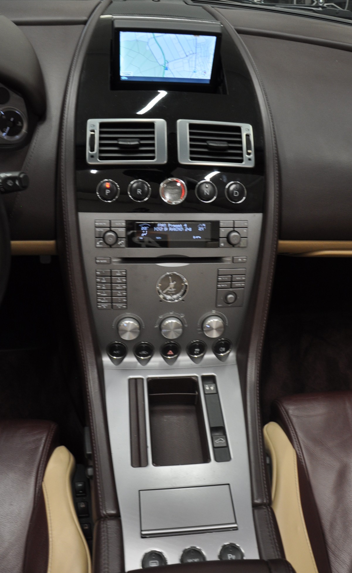 ASTON MARTIN DB9 Volante Touchtronic 2-image-19