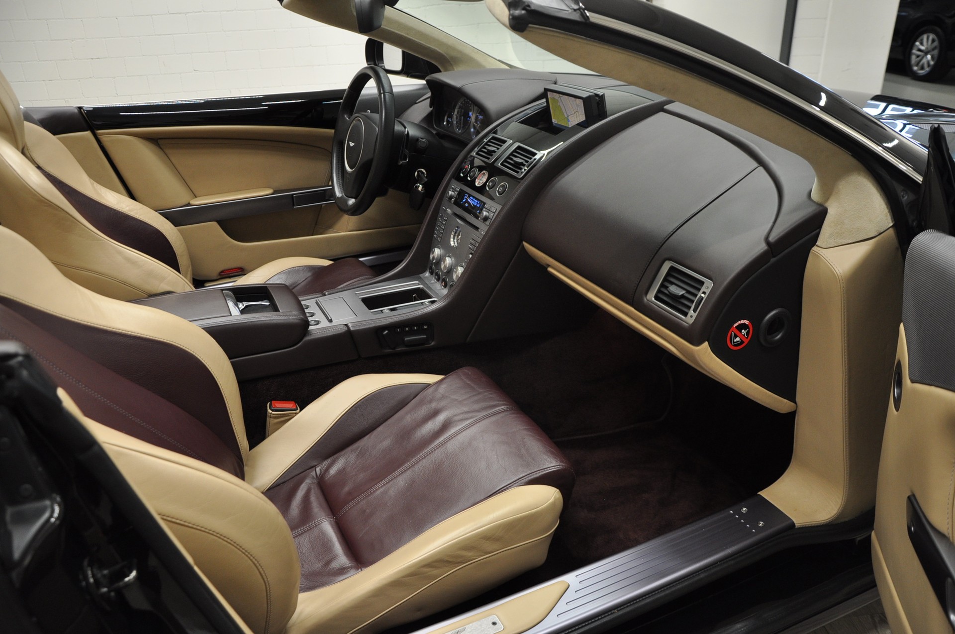 ASTON MARTIN DB9 Volante Touchtronic 2-image-14