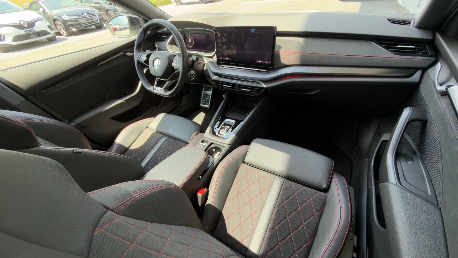 SKODA Octavia Combi 2.0 TSI RS DSG-image-12