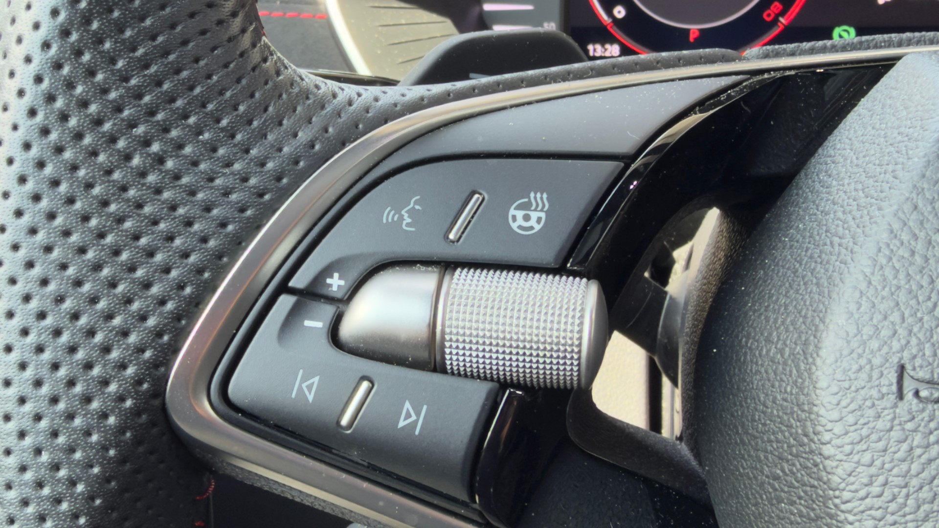 SKODA Octavia Combi 2.0 TSI RS DSG-image-10