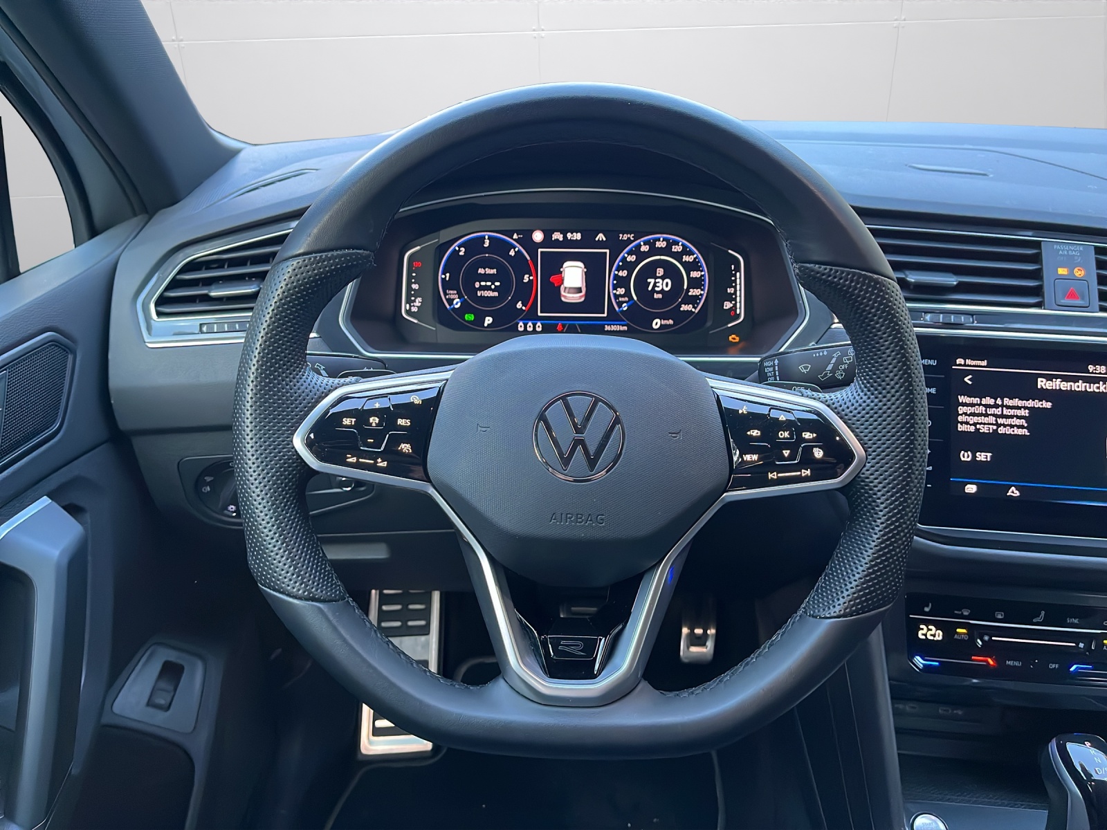 VW Tiguan 2.0 TDI SCR R-Line 4Motion DSG-image-9