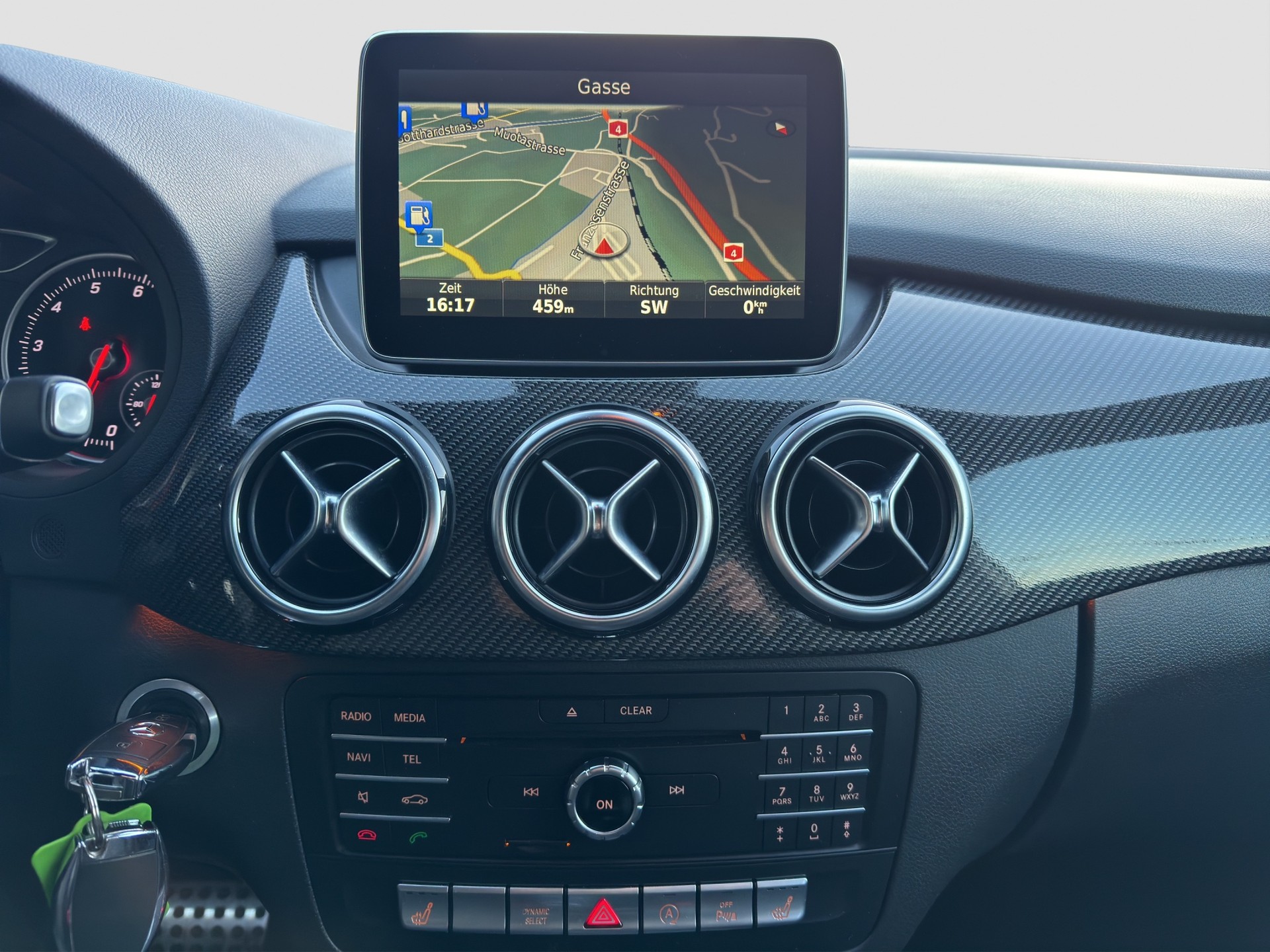 MERCEDES-BENZ B 250 AMG Line 4Matic 7G-DCT-image-5