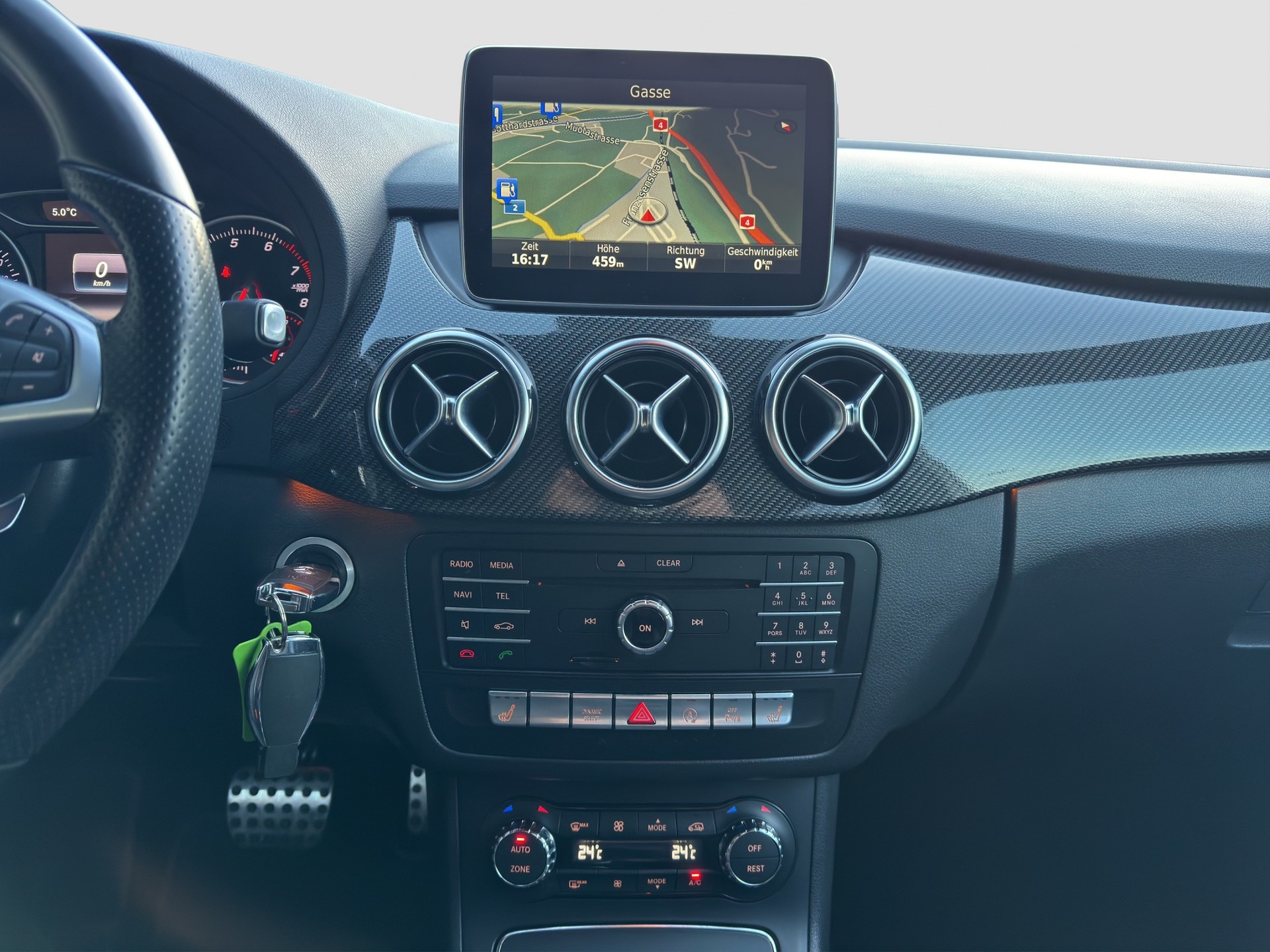 MERCEDES-BENZ B 250 AMG Line 4Matic 7G-DCT-image-4