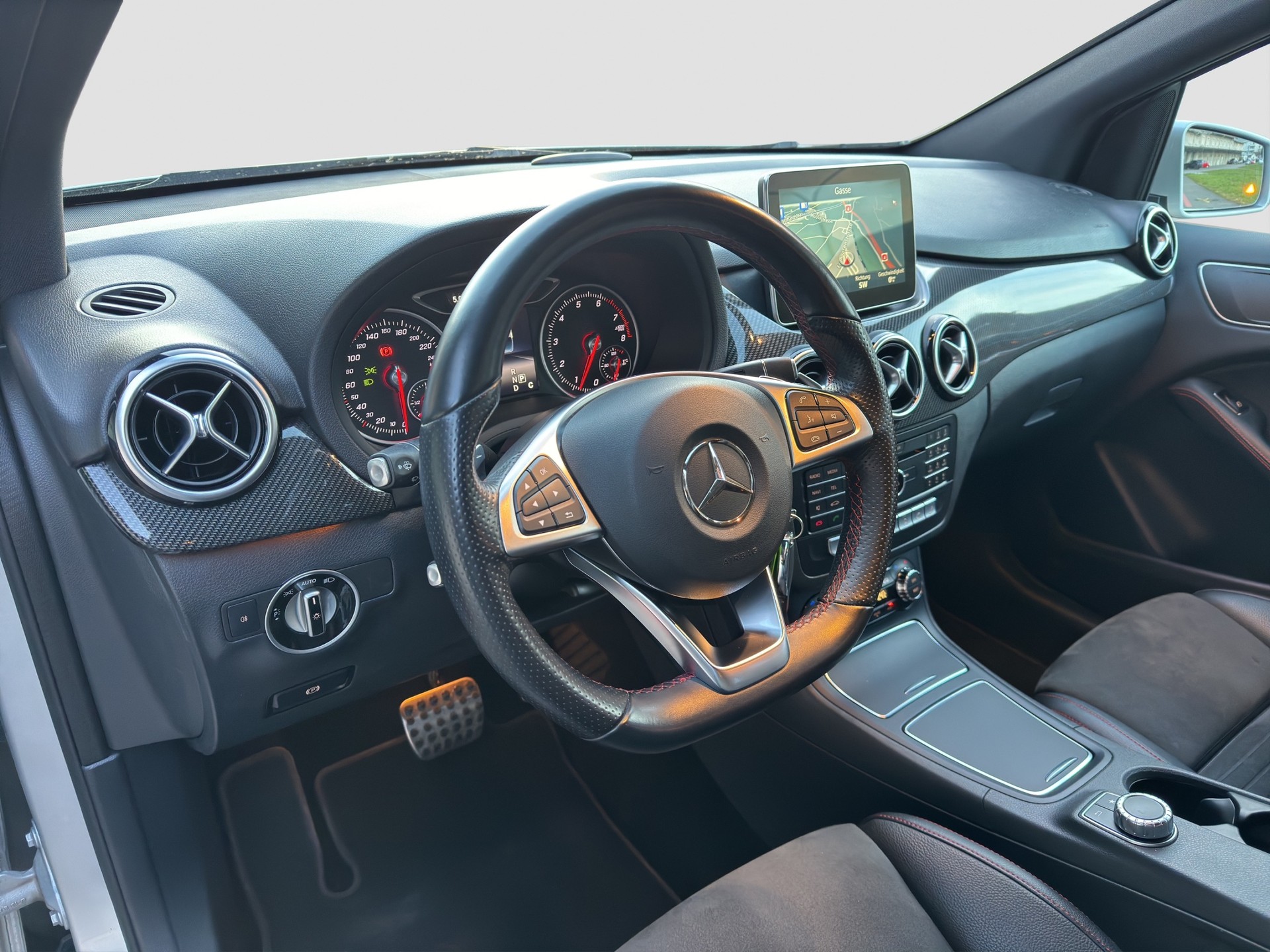 MERCEDES-BENZ B 250 AMG Line 4Matic 7G-DCT-image-8