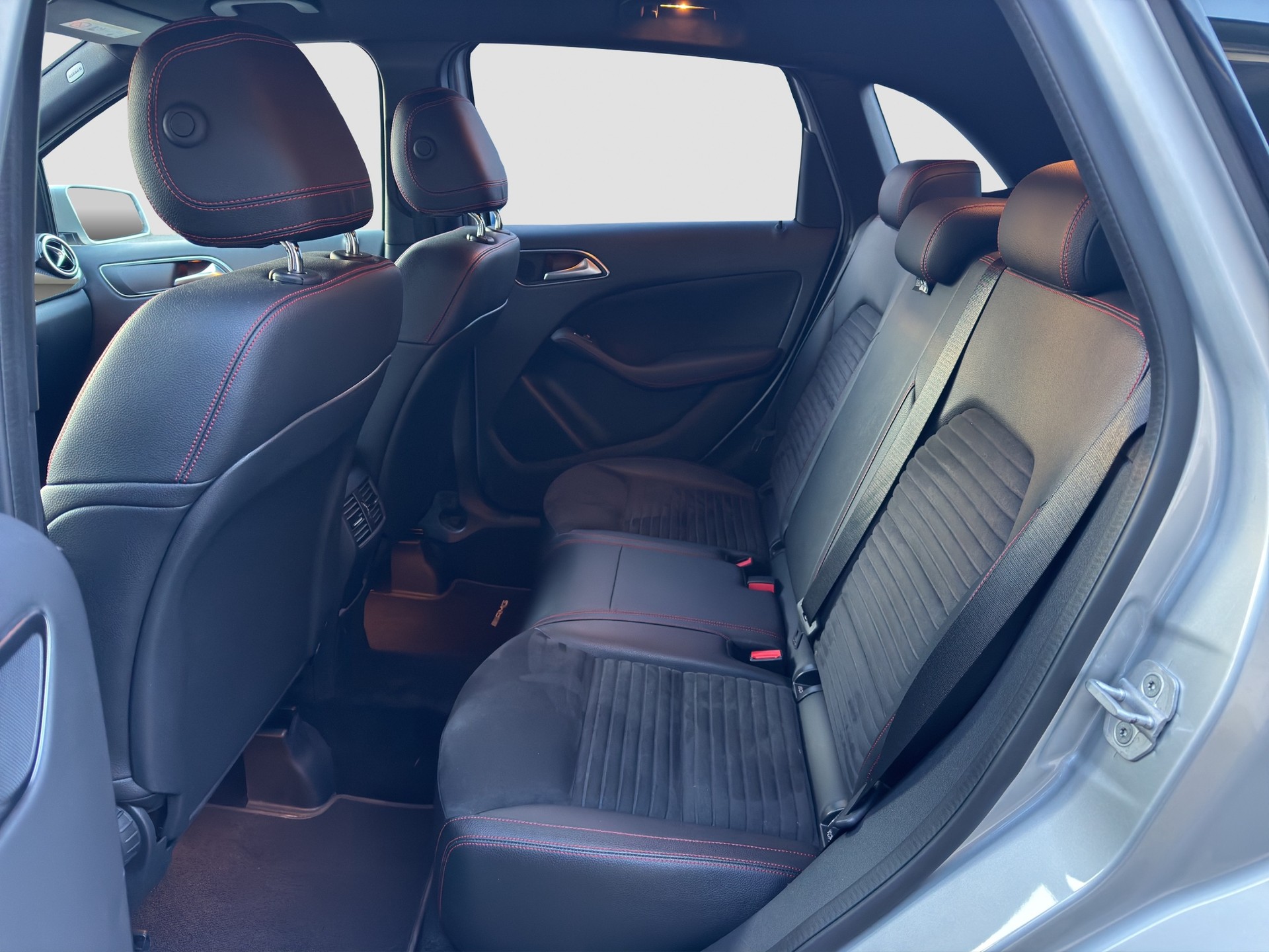 MERCEDES-BENZ B 250 AMG Line 4Matic 7G-DCT-image-10