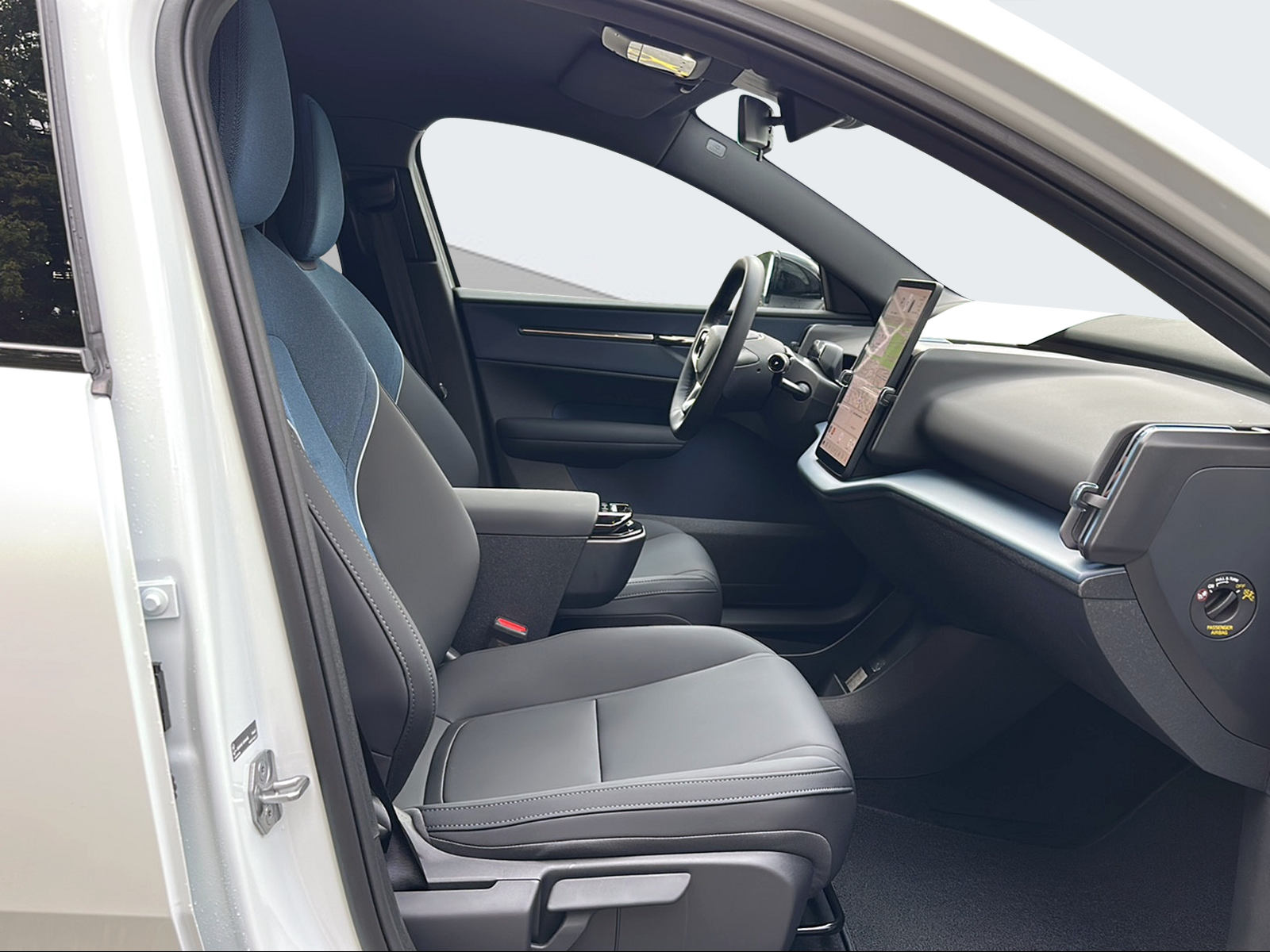 VOLVO EX 30 E40 Core-image-13