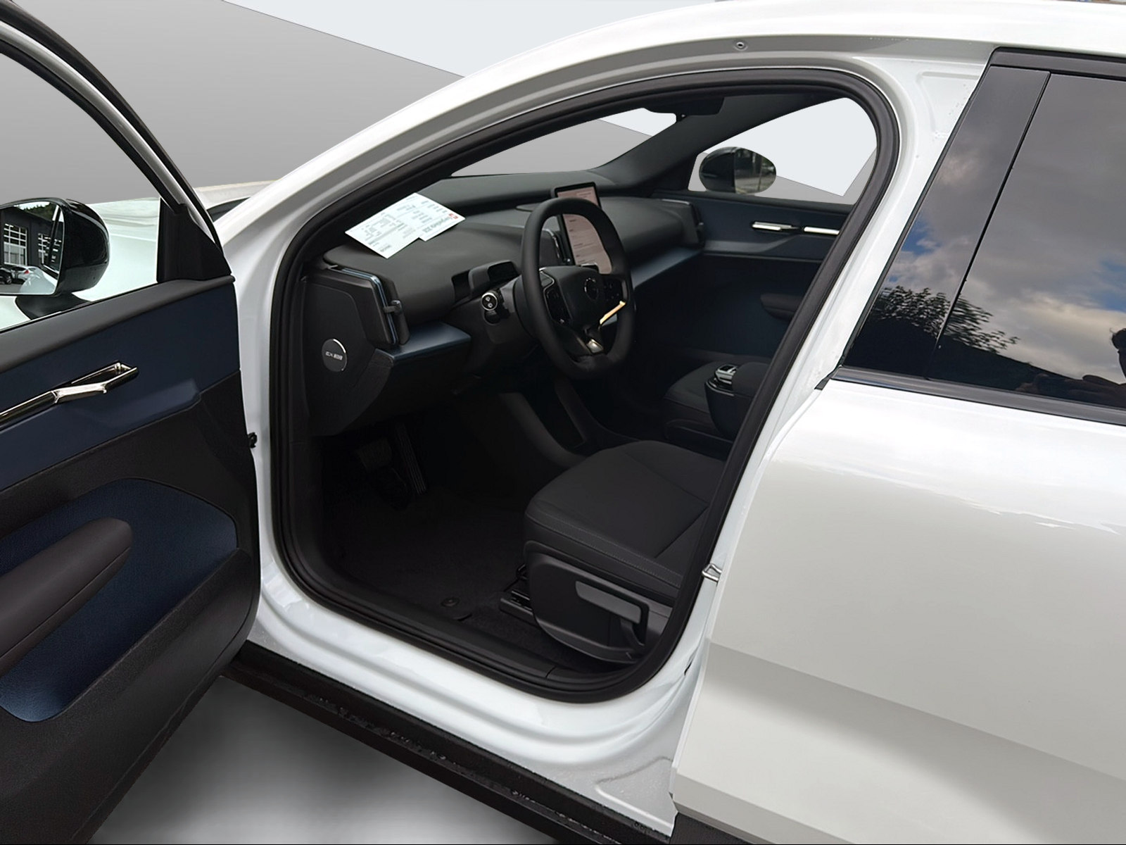 VOLVO EX 30 E40 Core-image-10