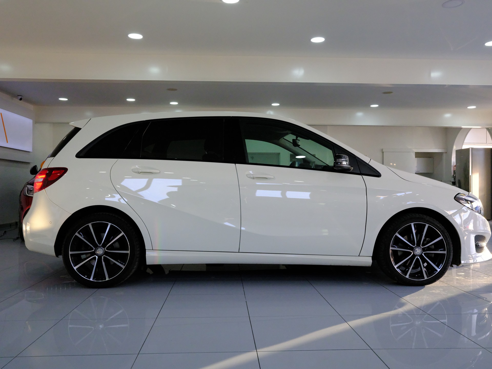 MERCEDES-BENZ B 220 CDI 4Matic 7G-DCT-image-4