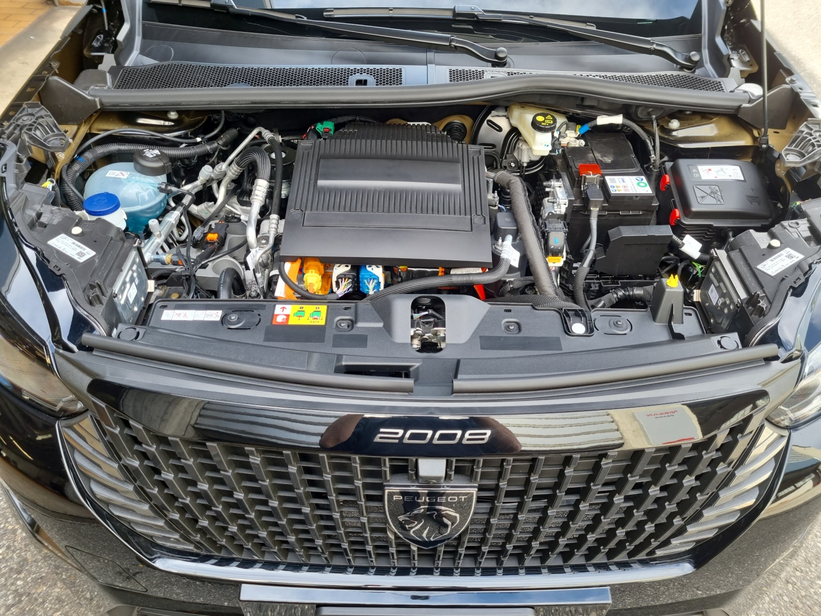 PEUGEOT 2008 e-GT 54kWh-image-14