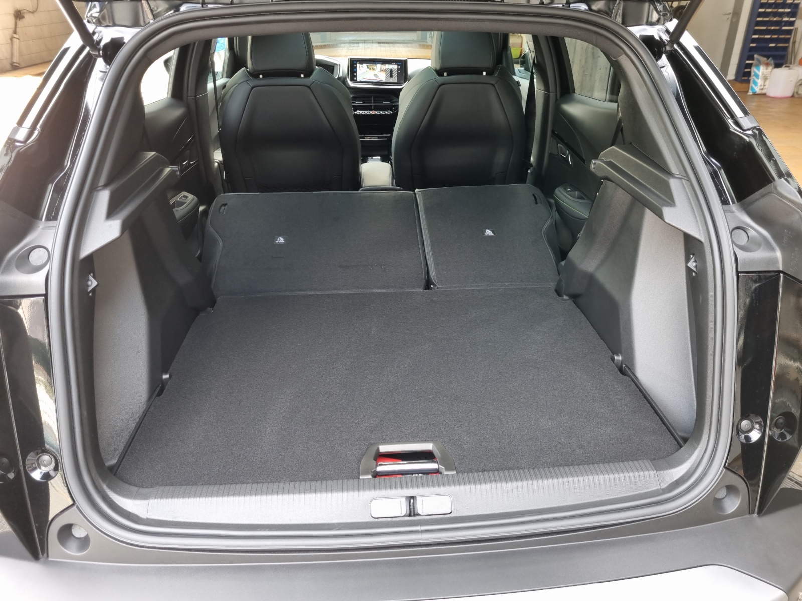 PEUGEOT 2008 e-GT 54kWh-image-13