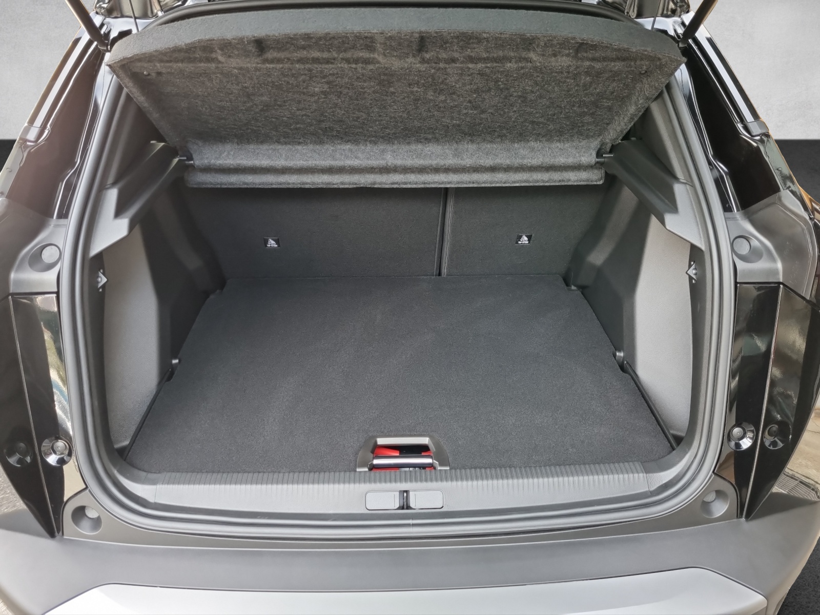 PEUGEOT 2008 e-GT 54kWh-image-12