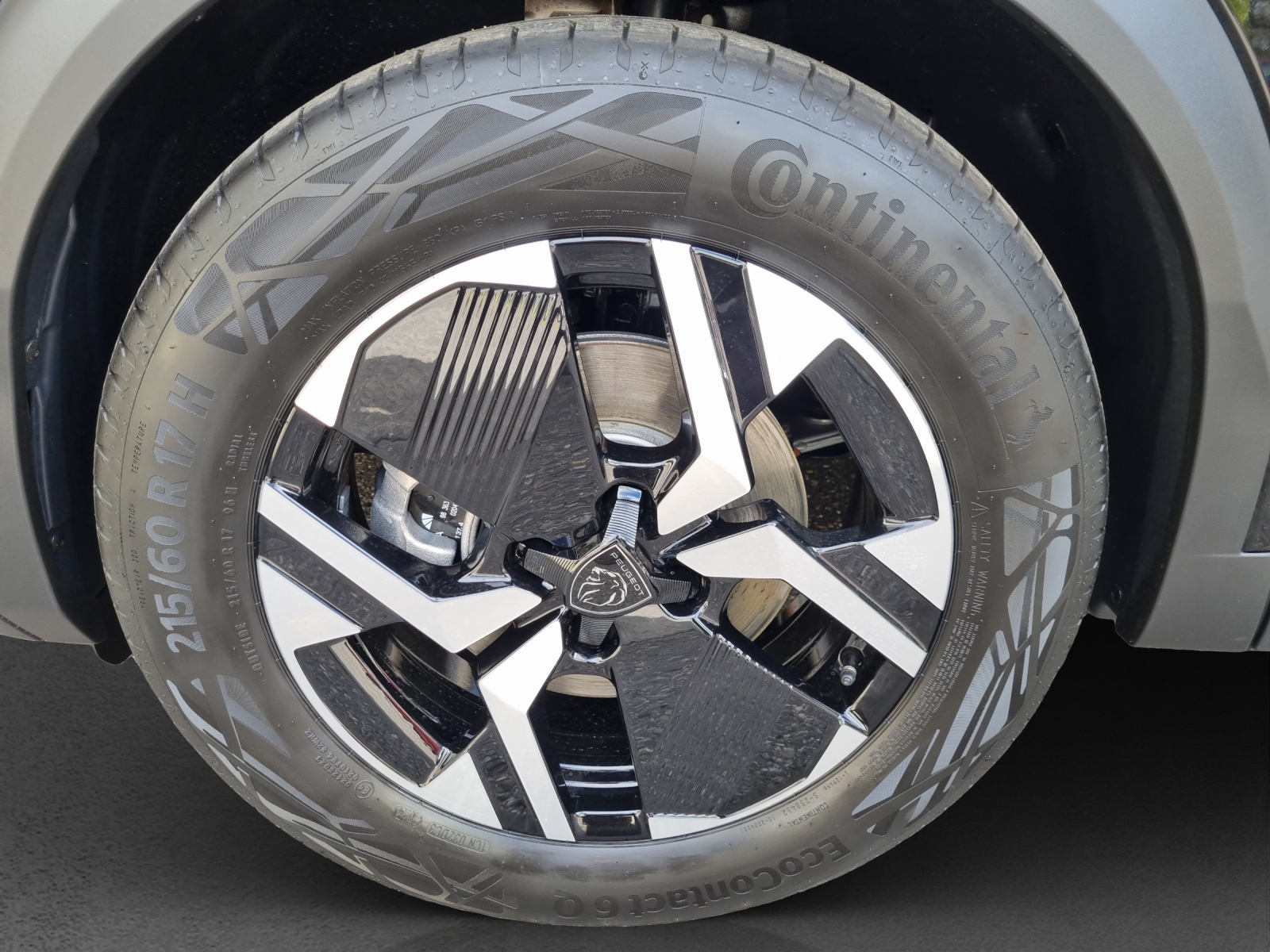 PEUGEOT 2008 e-GT 54kWh-image-15