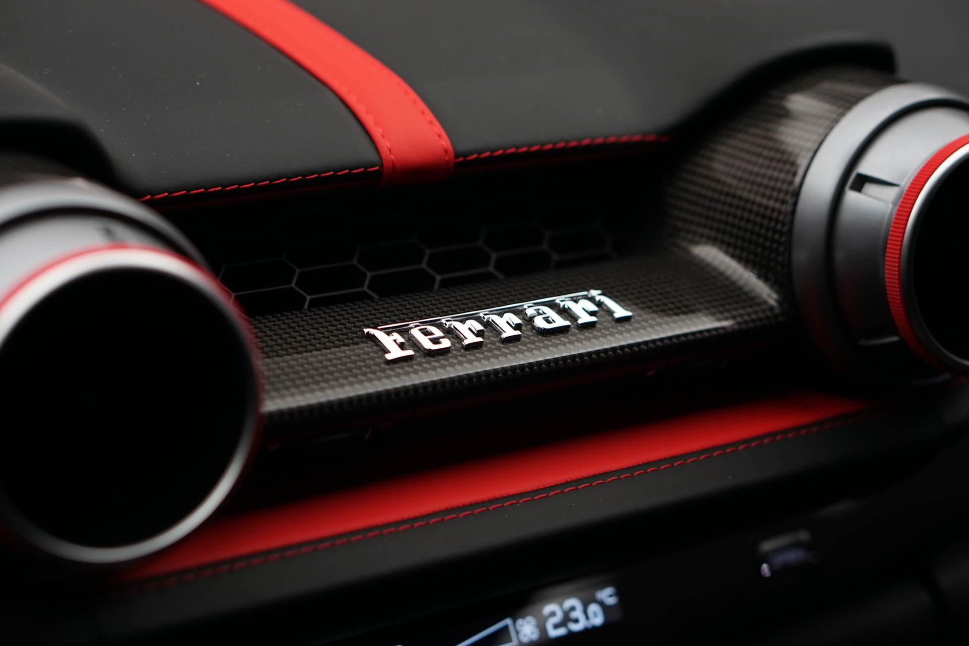 FERRARI 812 Superfast *NOVITEC* *Garantie* *CH-Fahrzeug*-image-25